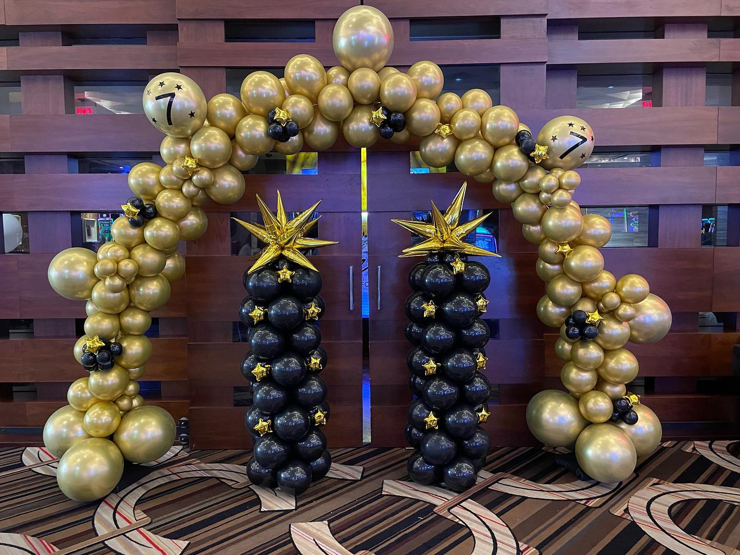 Had the pleasure of working with @horseshoeindy for their Seven Star event over the weekend. A custom arch and columns! #balloons #shelbyvilleindiana