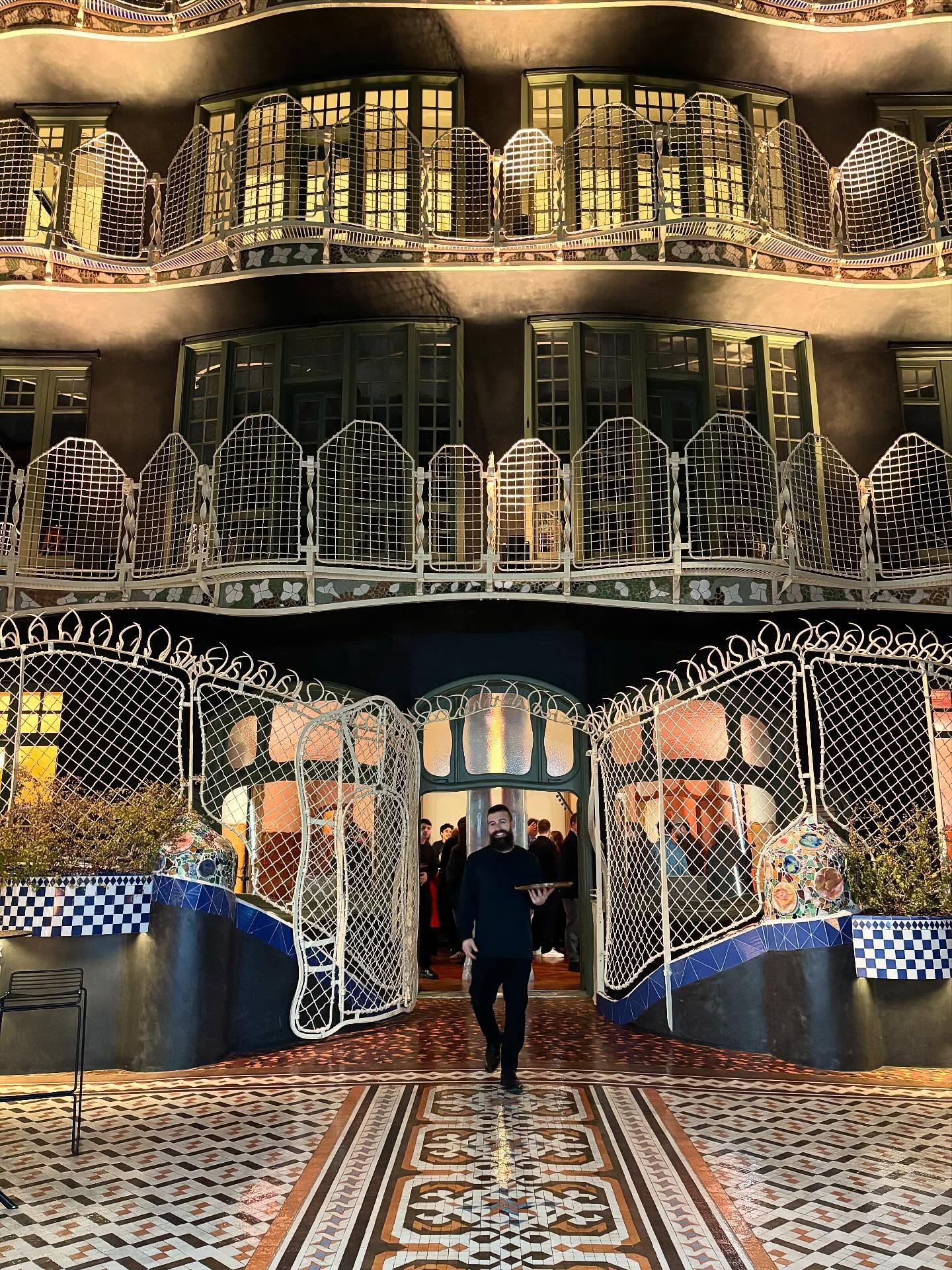 Recibimos en Casa Batlló a 250 invitados especiales. Para inaugurar el Mapping 2026 “Hidden Order”