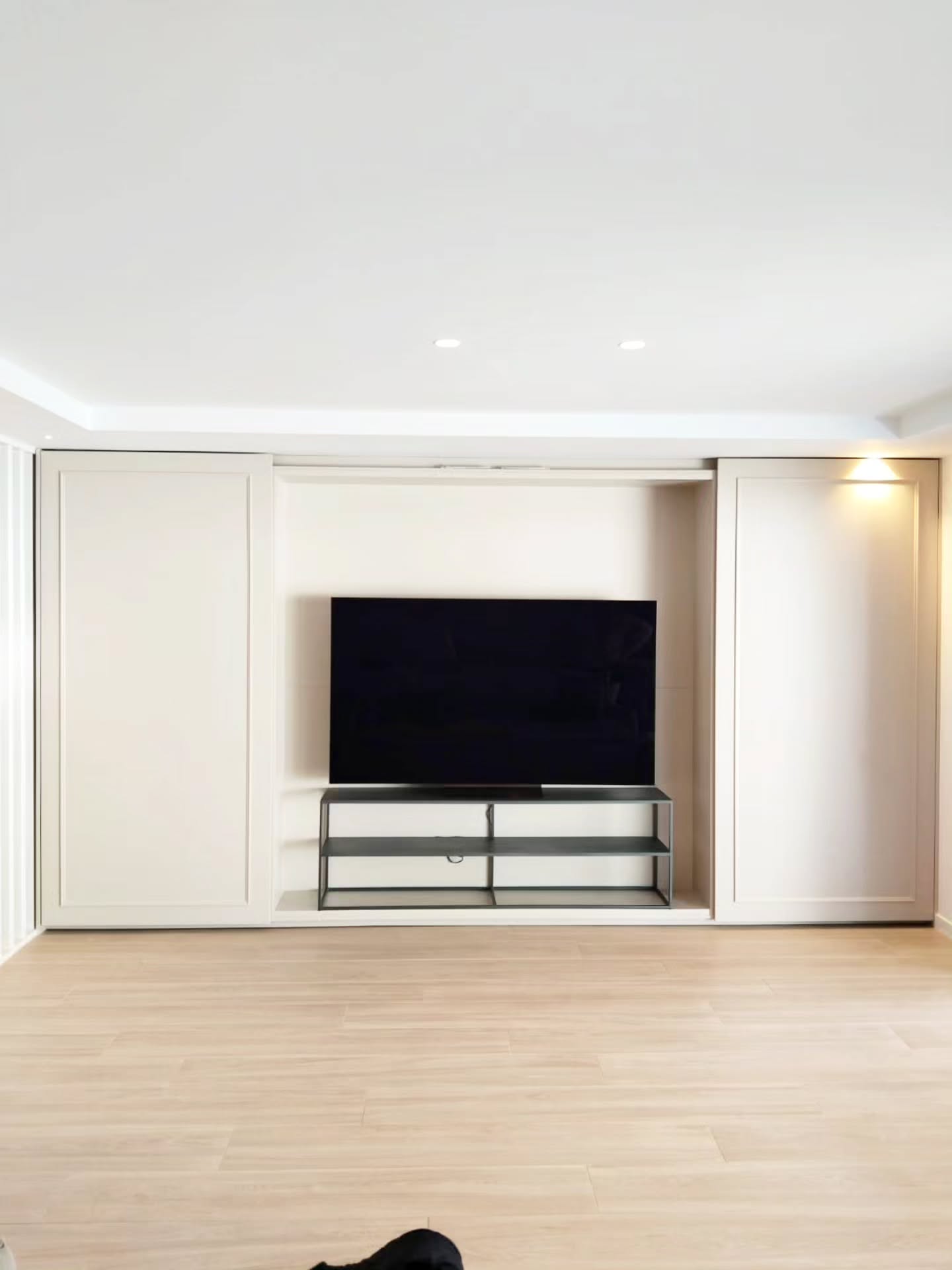 Os presentamos uno de los últimos proyectos de enero ✨
Colores cálidos que envuelven ❤️
.
.
#carpinteriaamedida #carpinteriamadrid #carpinteria