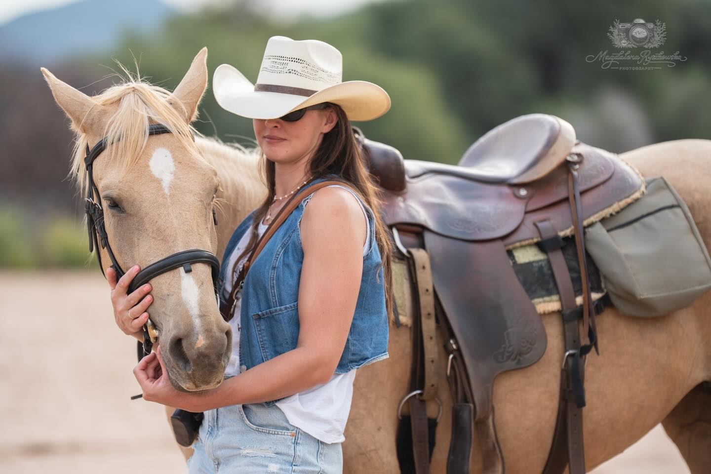 Horse Riding Safari Yellowstone Style 🤠
#horseridingsafari
#yellowstonestyle
#yellowstonemodel
#horsesafarinamibia
#horsesafariafrica
