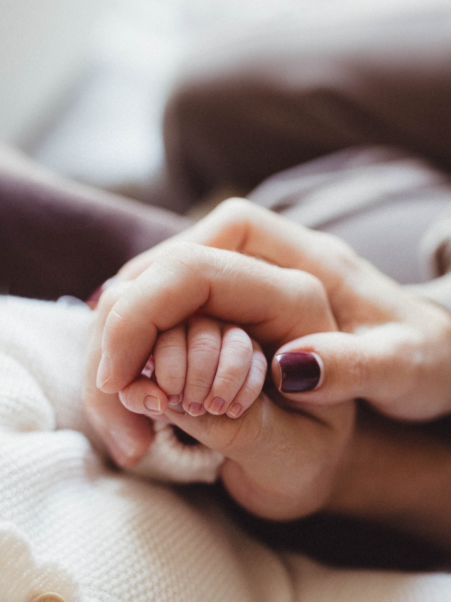 One of the most requested shots during a newborn session is always baby’s tiny hands and feet 🤍
Adding a parent’s hand for scale makes you realise just how teeny they really are 🥹 details that disappear all too quickly…
If you’re expecting a baby this year and want a time capsule of this fleeting stage, I’d love to hear from you.
.
.
.
.
.
I’m Natasha, and I create beautiful, natural newborn photography for parents in Essex.