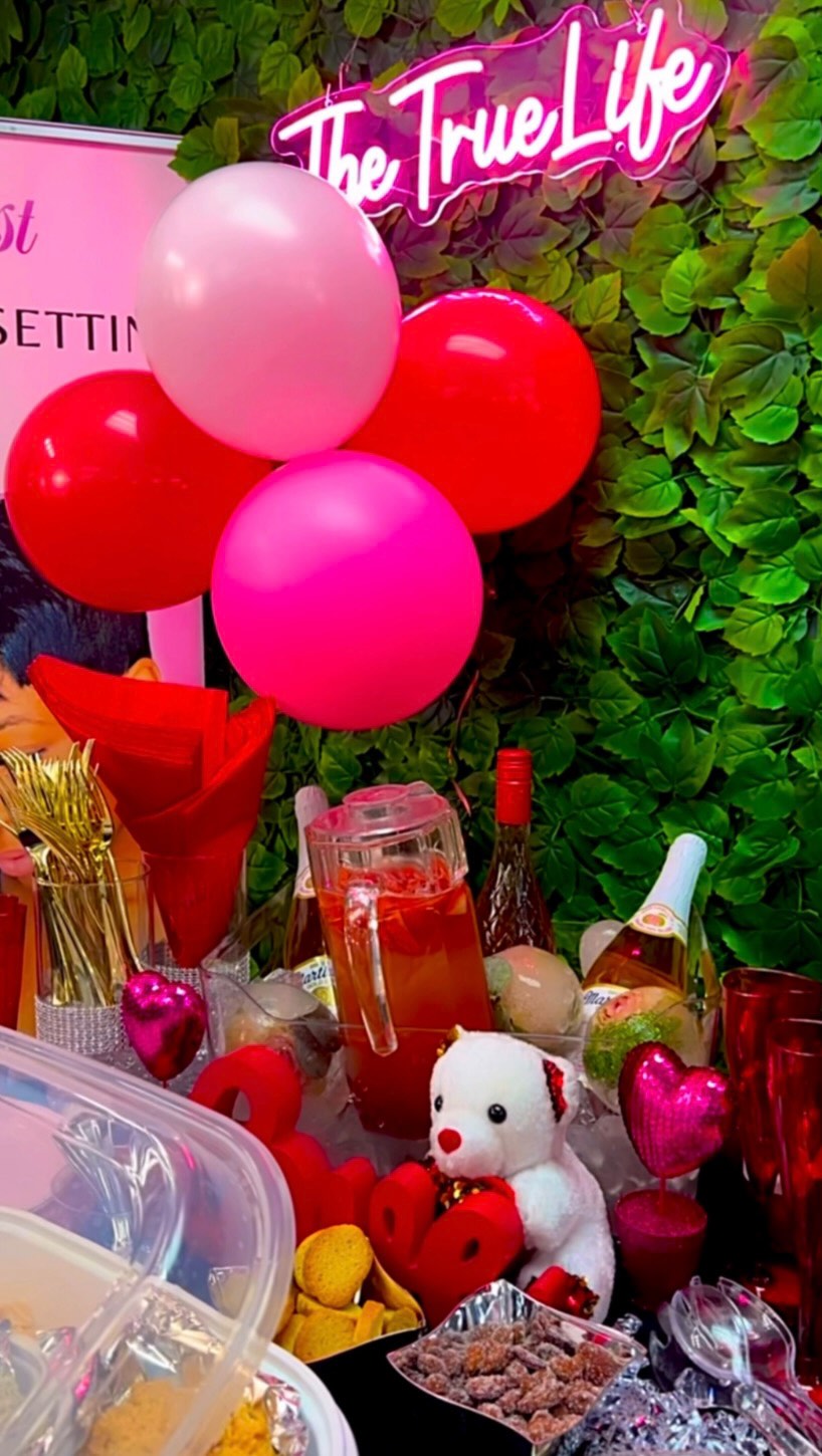 It’s Love Day…Of COURSE I had to shop my fave @heb 💕🍷💋 for a “mimosas and mini bites” Valentine social at the salon this weekend!
Pretty soon I’ll be known as “that stylist who always posting HEB” 😂😂.
But I couldn’t resist going in there lol….how can I not??? I’m an entrepreneur, and HEB Helps Entrepreneurs Blossom by making it easy for me to put together little events like these that I do often to show appreciation to my clients💕💕💕
Have a Happy Valentine’s Weekend 🤍