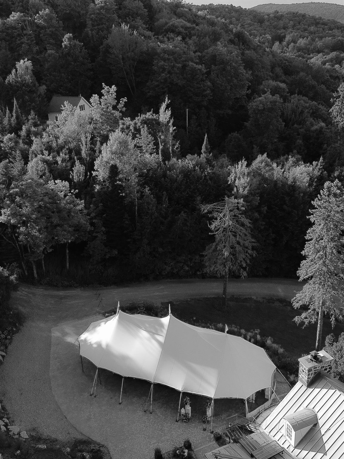 Un mariage d’été,
tout en amour et en douceur.
Olivia & Marc-Antoine.
Wedding planner: @erikaco.events
Photographer : @lesmariagesdejulia
Videographer : @karafilms
Venue : @manoirdavis
Marquee : @sperrytentscanada
Catering: @hbevenement
DJ : @a1djs
Florist : @ateliercarmel
Rentals: @tenuedesoiree_ @celebrationsgroup
Band : @tuxedo_swing_productions
Makeup : @valerielefebvremua
Hairstyling : @priskaco