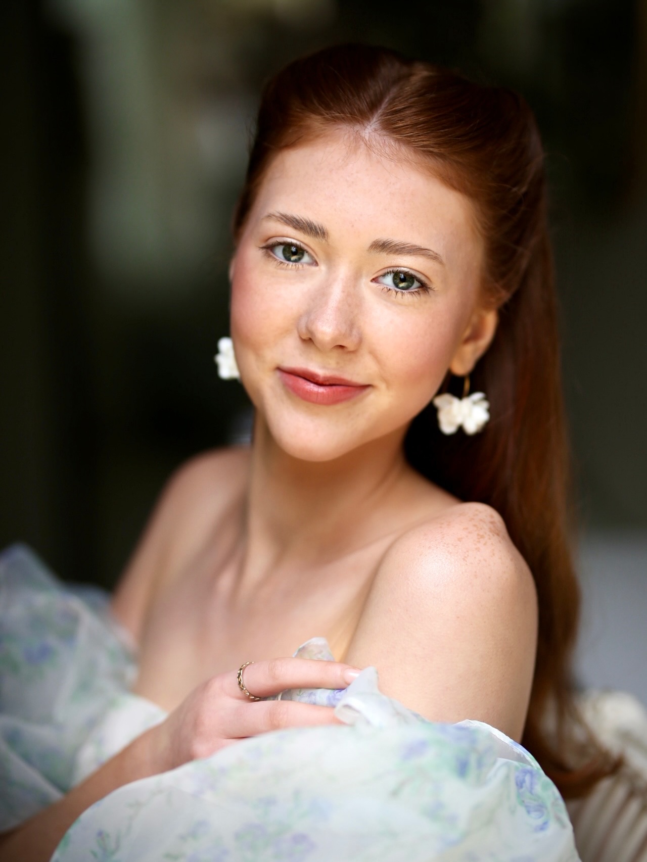 Makeup should enhance, not change who you are.
This look is for brides who don’t usually wear much makeup but want to feel elevated, confident, and completely themselves on their wedding day.
Soft, natural, and effortless — makeup that works with your features, never against them.
No heavy layers. No disguise. Just timeless beauty that still feels like you 🤍
Cambridge & London based | UK & destination weddings Hair & Makeup Artist
Natural bridal makeup • Luxury bridal hair and makeup • Cambridge makeup artist • London makeup artist • Destination wedding hair and makeup • Bridgertonmakeup
#naturalbridalmakeup #luxurybride #cambridgemakeupartist #bridgertonstylemakeup #destinationweddingmakeup