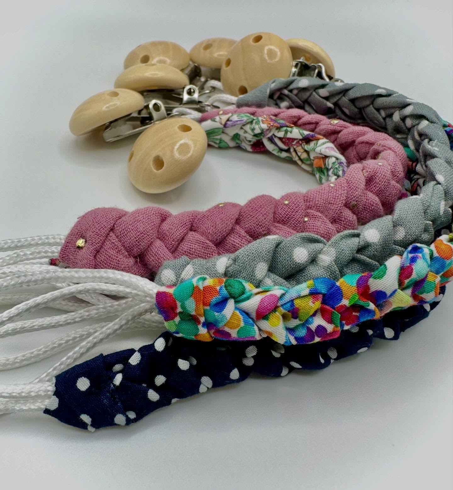 ‼️Fiver Friday!‼️
NEW Handmade Dummy Clips will be added to the website next week 🥳❤️
I’m going to offer a cheeky Fiver Friday on them. Available in all fabrics photographed (and in addition - white, dusty pink, dusty teal, light blue and dark blue baby muslin fabrics)
Pop me a message to order, or comment below.
They’ll go live at usual price next week, along with matching bibs and baby headband sets ❤️
#fiverfriday #dummyclip #baby #handmade littledotsbows