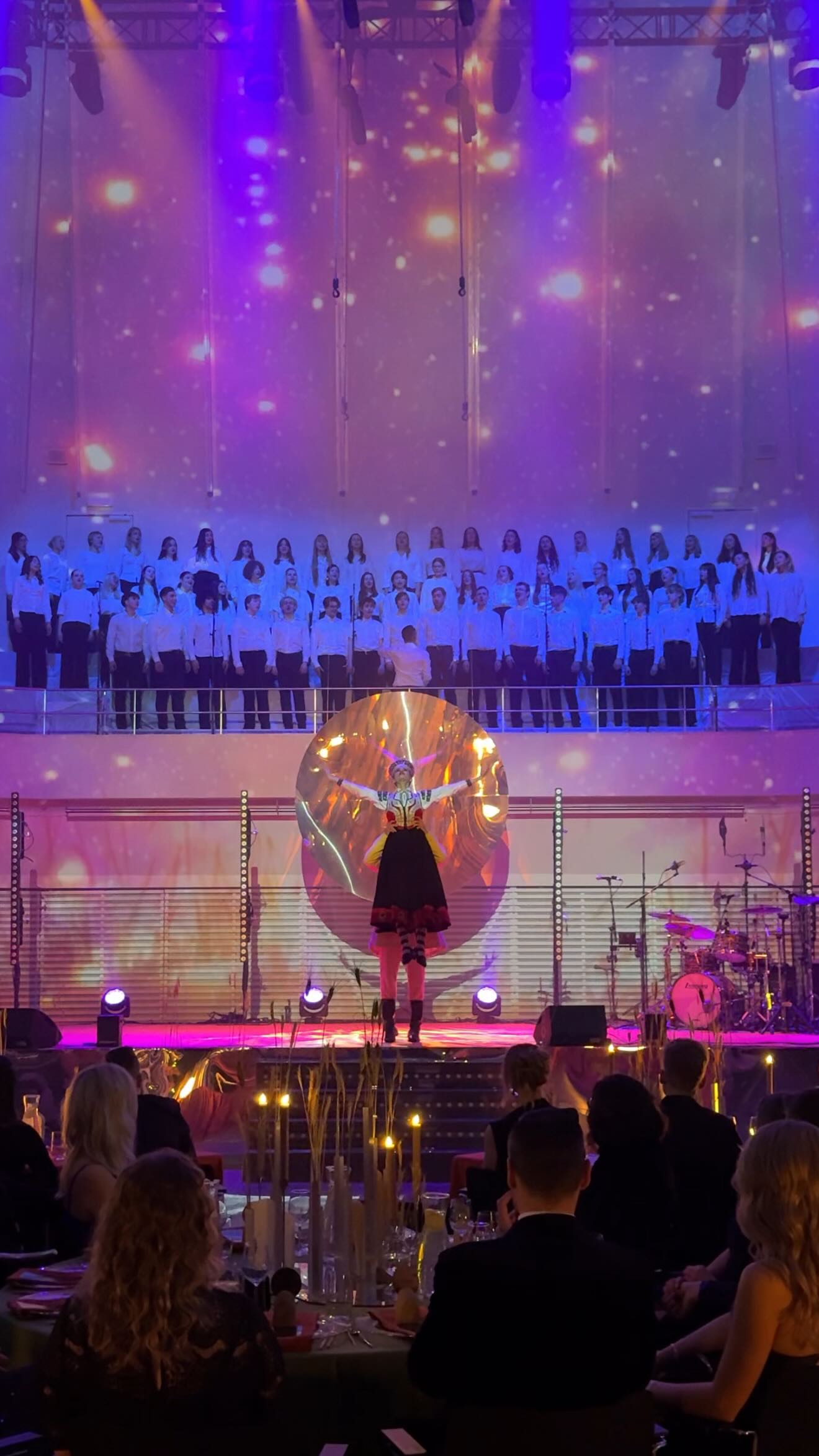 Kopā zelt 🌾✨
#corporateevent #sarmantipasakumi #eventplanning #eventmanagement #eventdesign