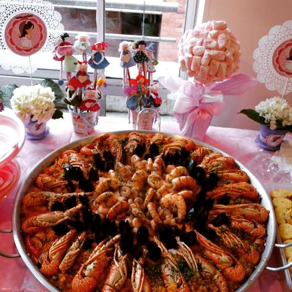 Paella de 30 personas mixta de la casa para primera comunión.