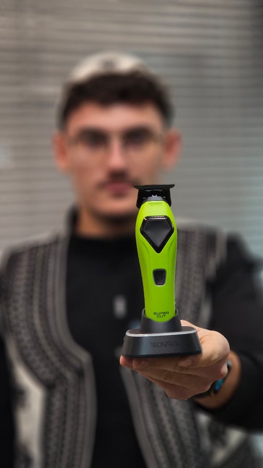 Zero e imet rovra pro
#kemei #barberproducts #albania #VGR #berberalbacademy