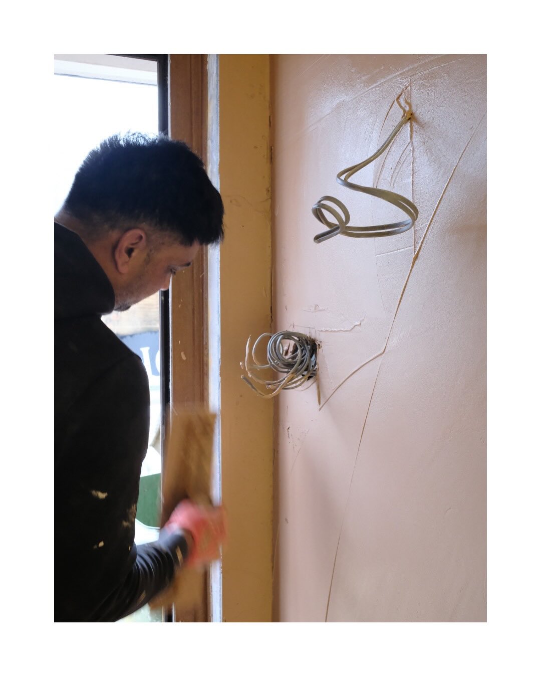 The finishing layers now underway.
Plastering has begun across the ground floor, refining the spaces and setting the tone for what’s to come. Just a few days remain before this stage of the project is complete - a quiet but important milestone in the overall transformation.
SOHO Developments | High-end builds & Refurbishments