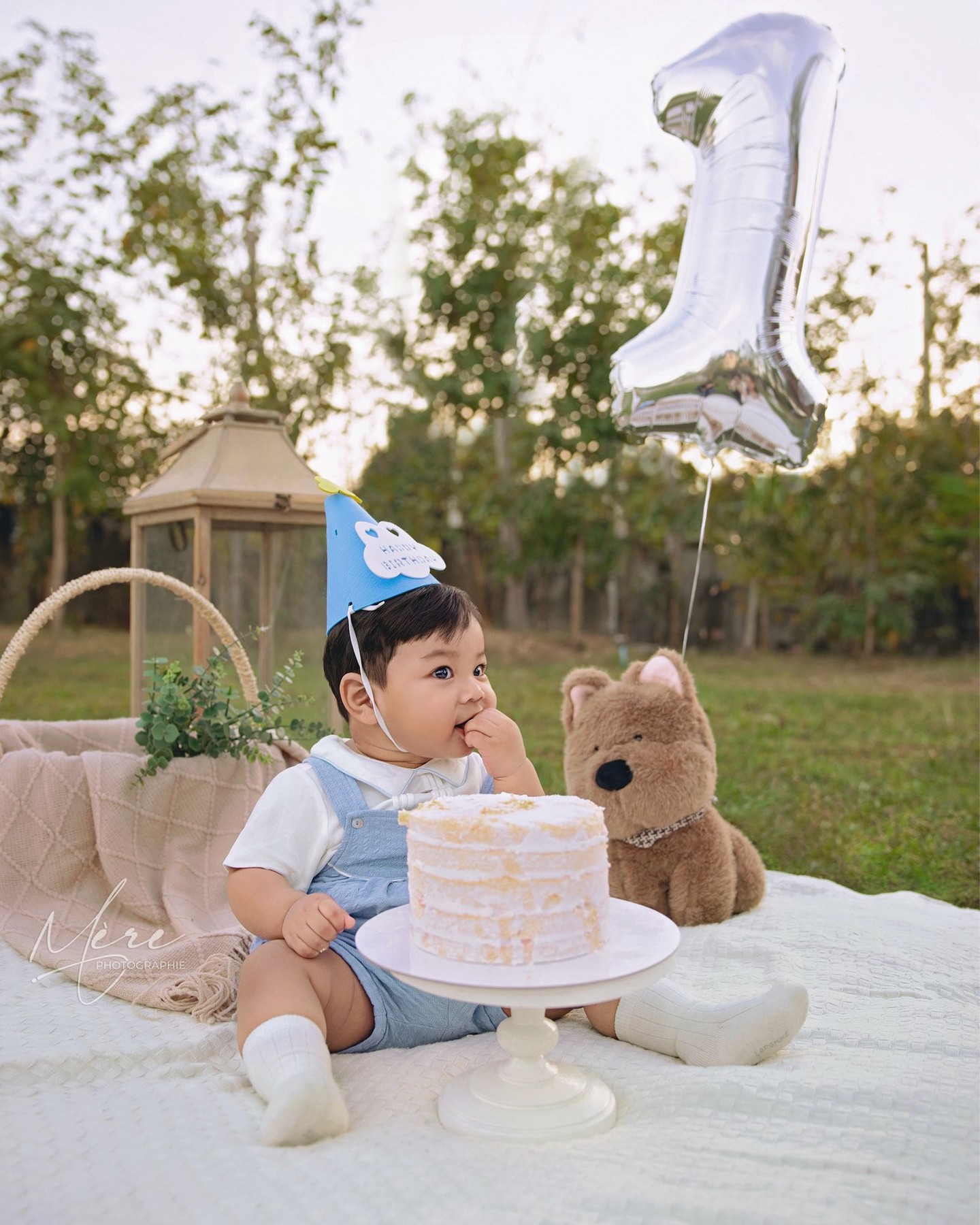 Such a cute little boy! His smile is so contagious, and those big, bright eyes are truly captivating 😍🥹✨
Moments like this remind us why we love what we do — freezing these precious expressions so families can hold onto them forever.
Every tiny detail, every genuine smile, every sparkle in their eyes… these are the memories that grow more valuable with time 🤍
✨ Thinking of capturing your little one’s milestones?
Message us to book your session early, our availabilities are limited!
Telegram: +85589892949
Visit our website www.merephotographie.com link in bio
#merephotographie #babyphotographycambodia #phnompenhphotographer #familyphotography #babymilestones #timelessmemories #preciousmoments