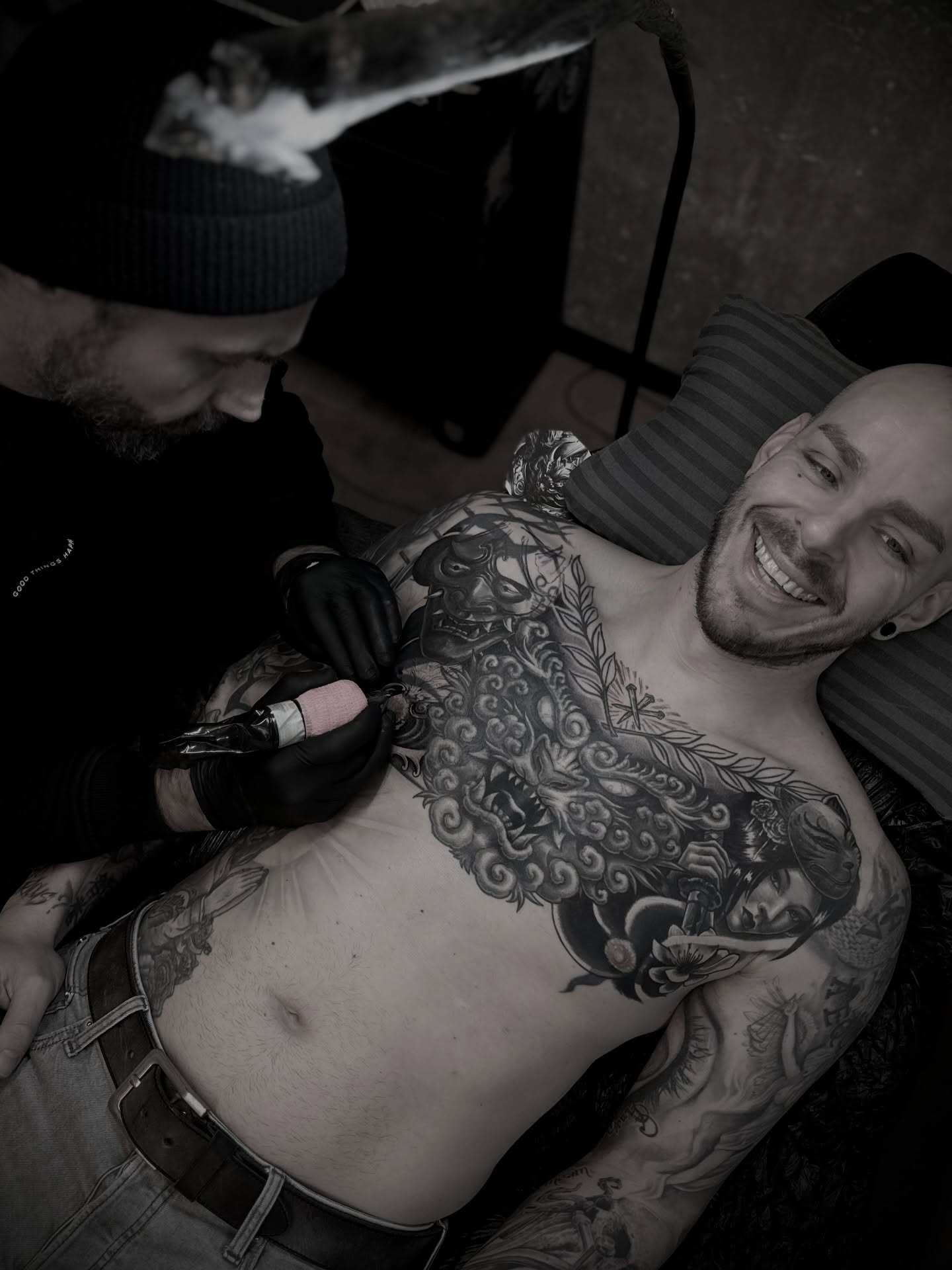 FULL CHEST COVER-UP (FREEHAND).
➡️ SWIPE TO SEE THE RESULT.
@ivanov_tattoo
@barber_dts
@barberdts_de
#tattoo
#tattookarlsuhe
#coveruptattoo