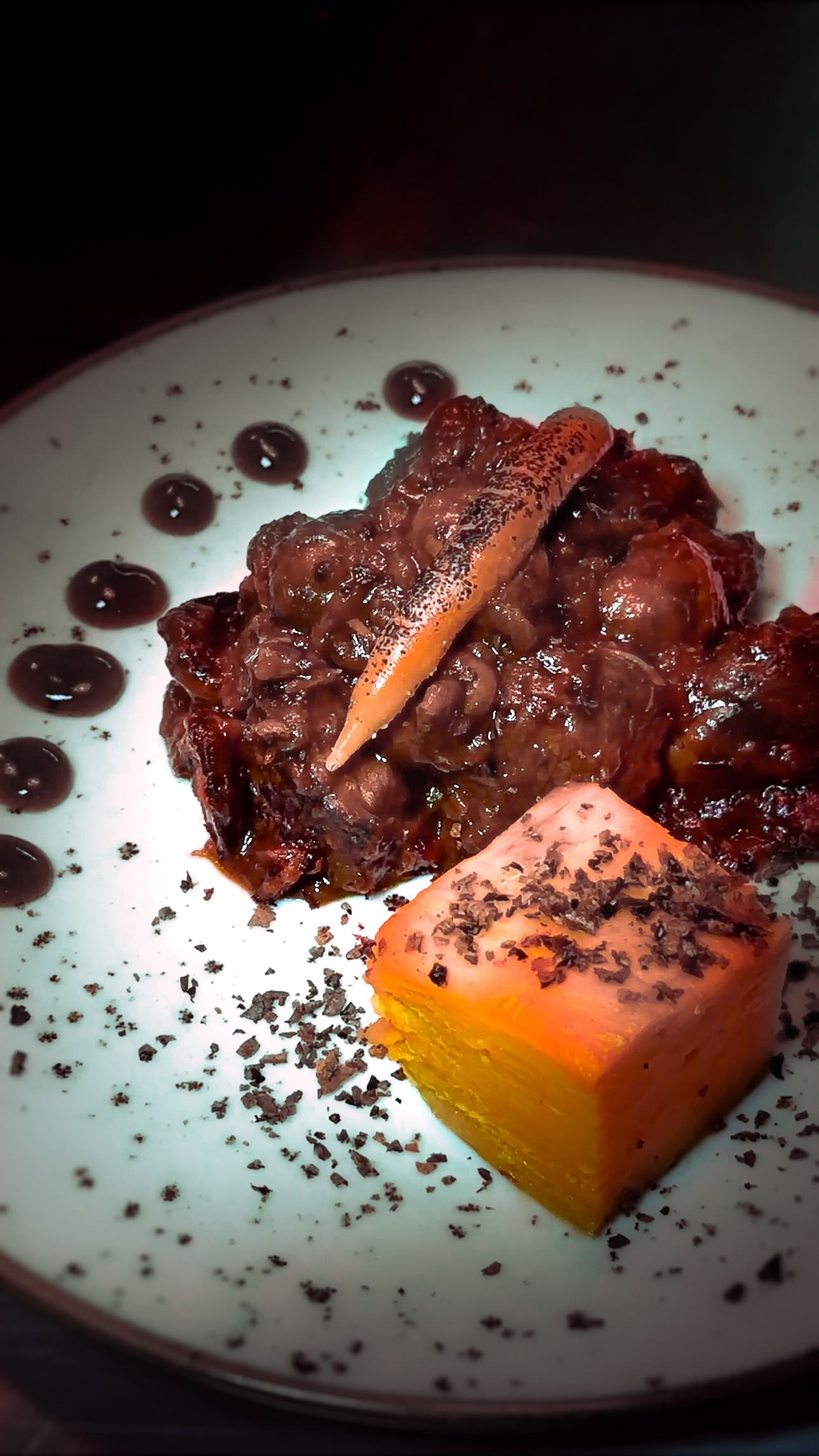 Özenle tabaklanan bir klasik.
Beef Bourguignon, tam olması gerektiği gibi. 🍷✨
A carefully plated classic.
Beef Bourguignon, just the way it should be. 🍷✨
www.cookmeeatme.com
#beefbourguignon #finedining #plating #gourmet #chef