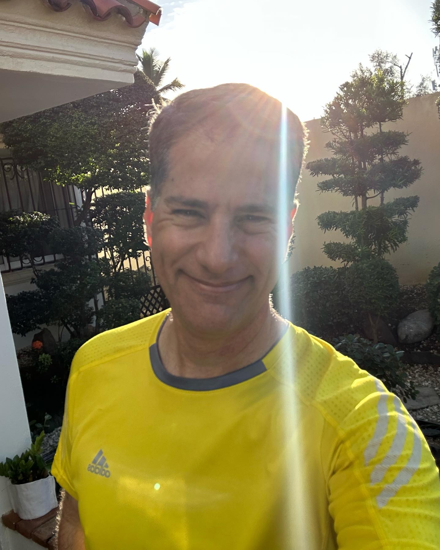 Holaaaa! Poca actividad en las redes pero sigo activo como siempre y con un excelente grupo de atletas que entreno. Actualmente enfocados en el 1/2 maratón @miamienolla
⠀⠀⠀⠀⠀⠀⠀⠀⠀
Mantente activo, no en las redes, sino en la vida real. Muchas veces estamos pendientes de lo que hace el otro…nada de eso! Cada uno tiene una vida muy diferente! No importa lo que vean o no vean de ti, lo importante es que lo disfrutes y te haga sentirte vivo, activo y saludable.
⠀⠀⠀⠀⠀⠀⠀⠀⠀
Recuerda que la salud y el bienestar no es solo lo qué haces y lo que comes sino también lo que piensas y lo que dices. Es incluso a veces lo más importante!
⠀⠀⠀⠀⠀⠀⠀⠀⠀
Dios te bendiga siempre!
Estás activo?
⠀⠀⠀⠀⠀⠀⠀⠀⠀
⠀⠀⠀⠀⠀⠀⠀⠀⠀
⠀⠀⠀⠀⠀⠀⠀⠀⠀
#jorgemusacoach #jorgemusa #correr #activo #salud #bienestar