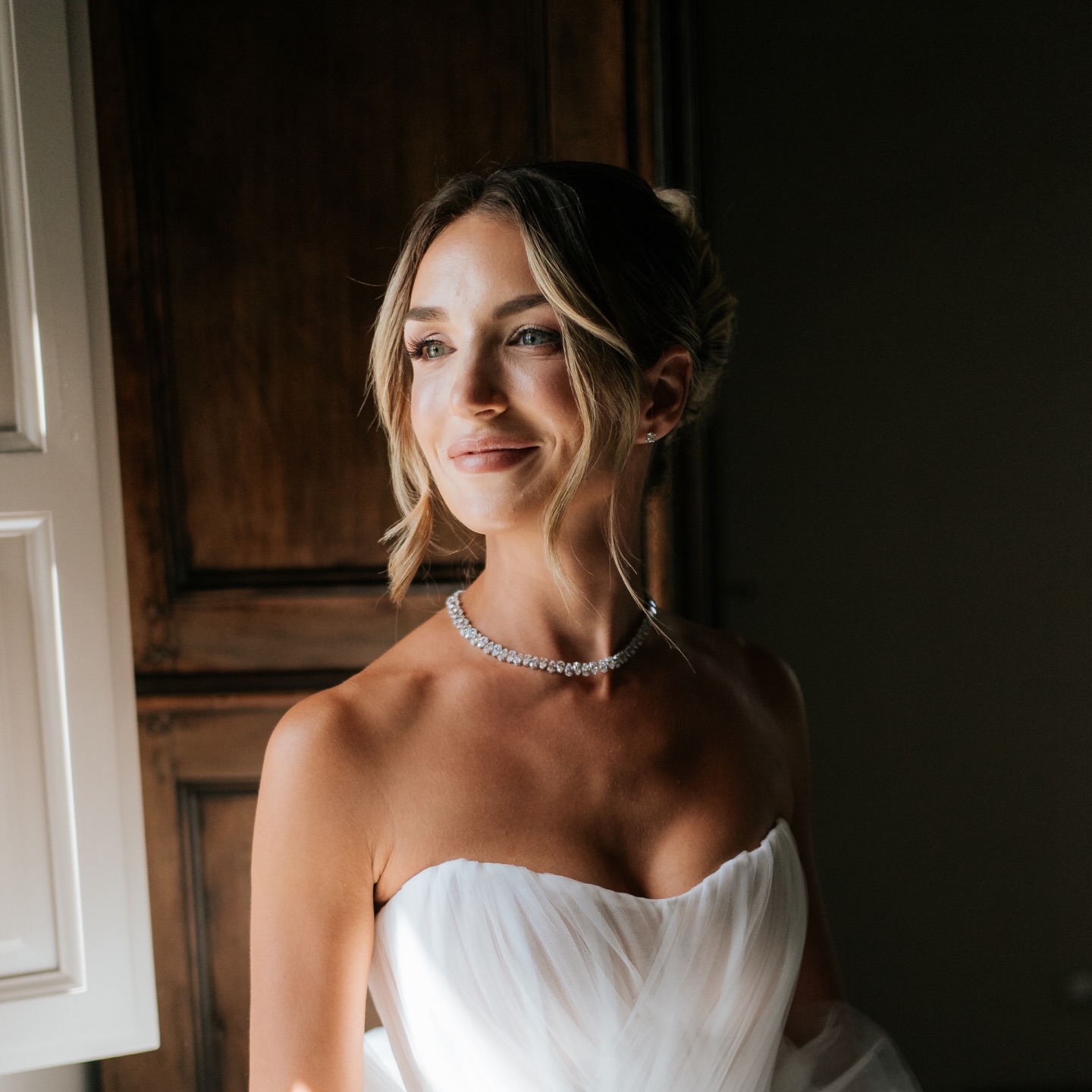 A dreamy wedding in a dreamy location🤍
Planning: @marilenazambelli_wedding
Photo and video: @matteofagiolino.weddings @thelittlebean
Venue: @podere_tesoro
Catering: @ristorante_tonino_cortona
Flowers: @monfleur.it
Audio & Lights: @linar_eventi
Music: @firenze_classica
Dj: @tastensax
Tenors: @fixthemusic
Bride dress: @hollybutleratelier