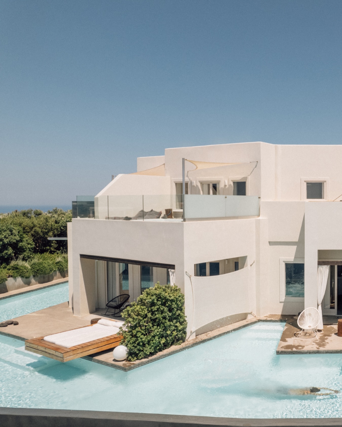 @westeastsuites , nestled in Imerovigli, blends Cycladic elegance with breathtaking caldera views, private plunge pools and refined hospitality. A destination where design, serenity and unforgettable sunsets come together.
✨Managed by KCollective.