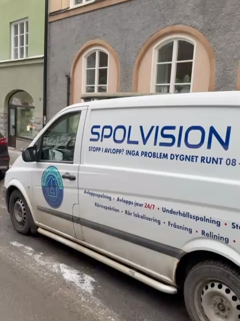 Denna vecka har vi bland annat utfört stamspolning i en fastighet i Vasastan. Kallt ute, men arbetet flyter på som planerat ❄️💦🔧