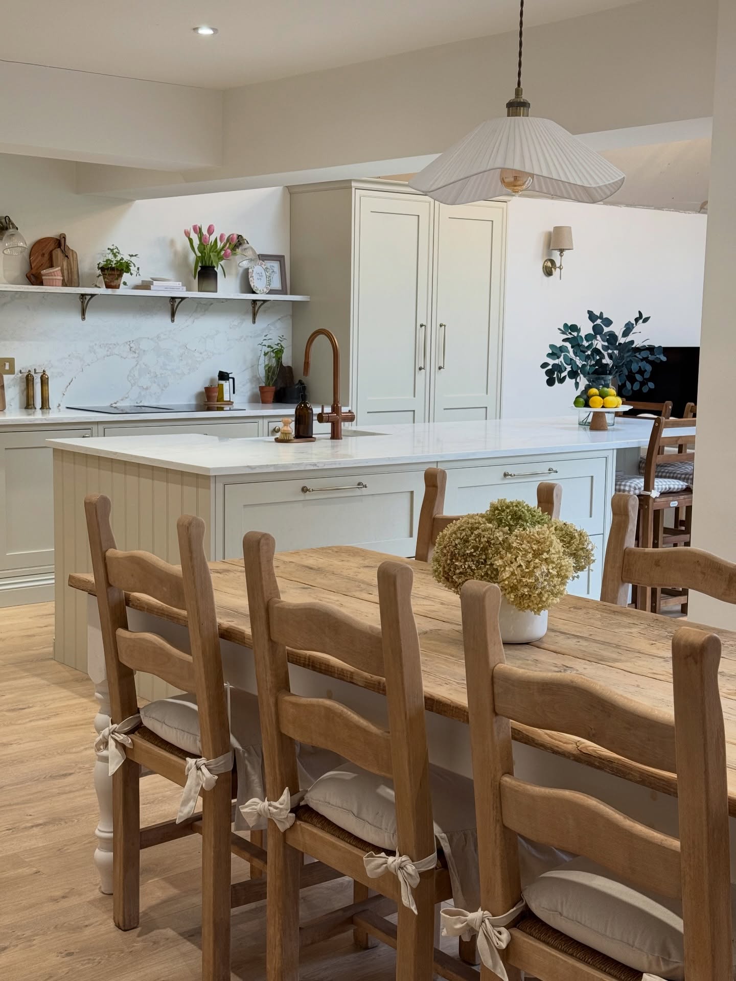 Transformation Thursday 👀
Last week, we showed you the stunning completed Willow project, but it didn’t always look like that. Swipe for the process!
We aim to make your stone installation as simple and hassle-free as can be. With our quick and friendly team of experts, your new worktops will be with you sooner than you think! 💨
#quartzworktops #stoneworktops #thestonecompany