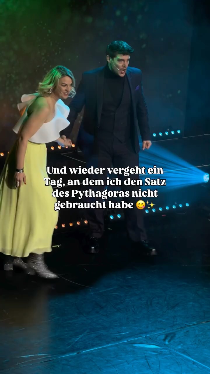 Bevor es jemand sagt: Ja, ich weiß 😄
Logisches & strukturiertes Denken, Formeln, Gleichungen lösen- alles wichtig für’s Hirn, alles sinnvoll!
Und trotzdem staune ich manchmal, wohin das Leben einen so verschlägt 🥰
Spoiler: Ich bin keine Matheprofessorin geworden!
🤝🏼 @christophapfelbeck_official
🫶🏼 @ritasereinig @andreasbrencic @culinarical
#defyinggravity #wicked #gothedistance #musical #funnymemes