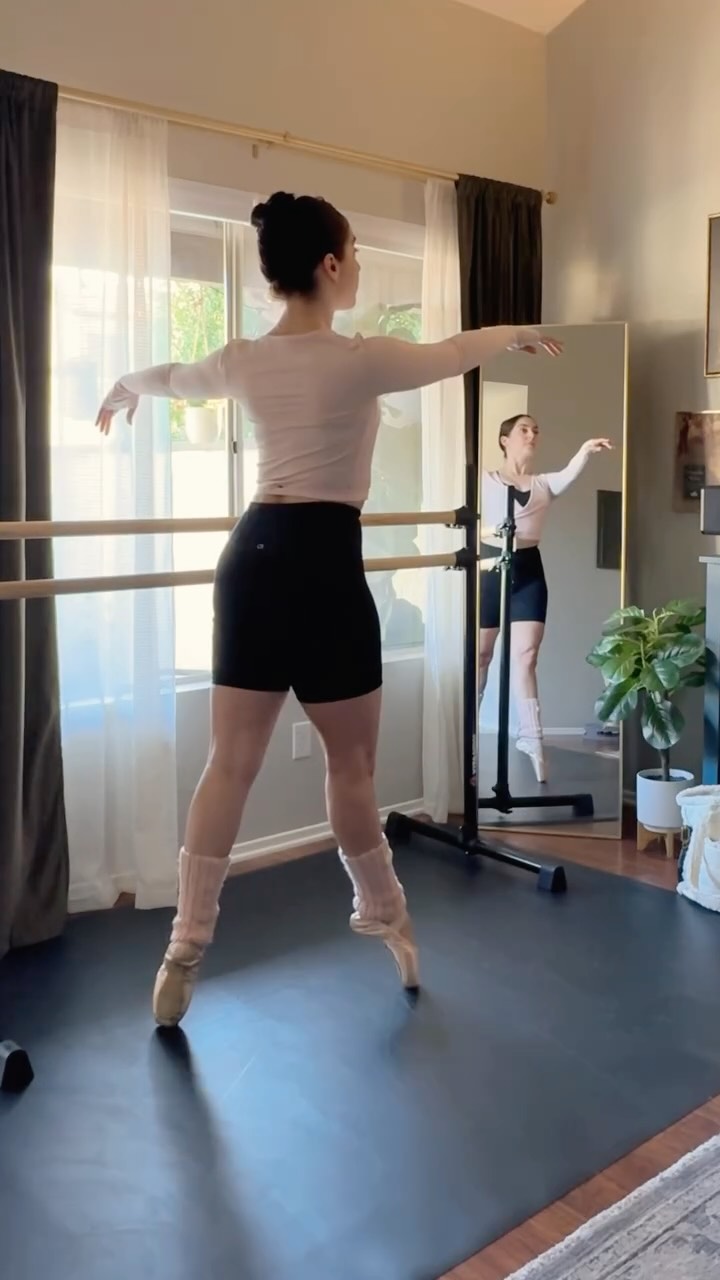 Why is it so hard to just start? 🥴
I’ve been putting off starting my pointe program for weeks. This is what finally worked for me, in case you need it too 🫶🏼
#ballet #adultballet #adultballetcommunity #ballerina #adultballerina