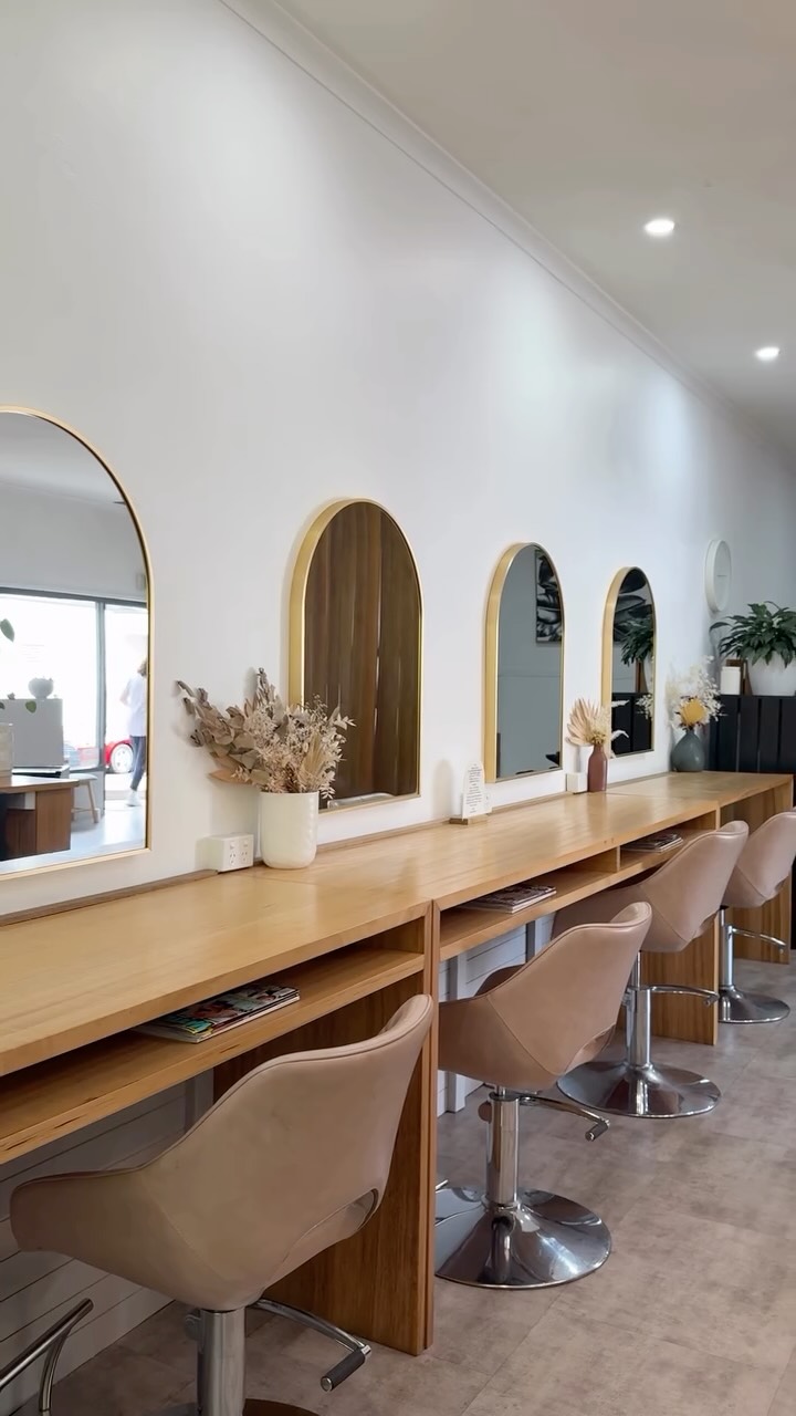 U.R Unique is where you come to unwind, relax, and leave feeling like the best version of you ✨
A space for calm moments and beautiful hair transformations