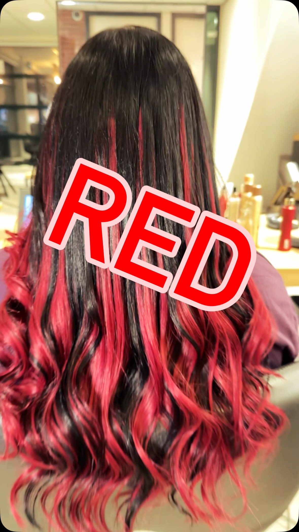 Van zwart naar rood, dmv 130 hairextensions! En kijk ff naar die perfecte overgang. Gotta love itttt ❤️