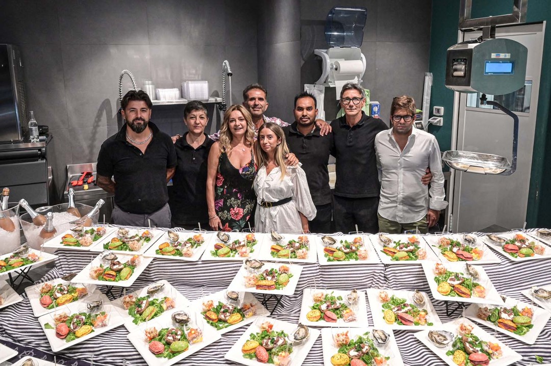Un evento di famiglia e di lavoro: uno dei miei scatti professionali in occasione della serata dedicata ai primi due anni di attività di #Marisqueria, a Bari.
www.andreaveneziano.it
#eventifoto #fotoperventi #bari #puglia #apulianphotographer #andreaveneziano #creativeintelligence #creativemedia