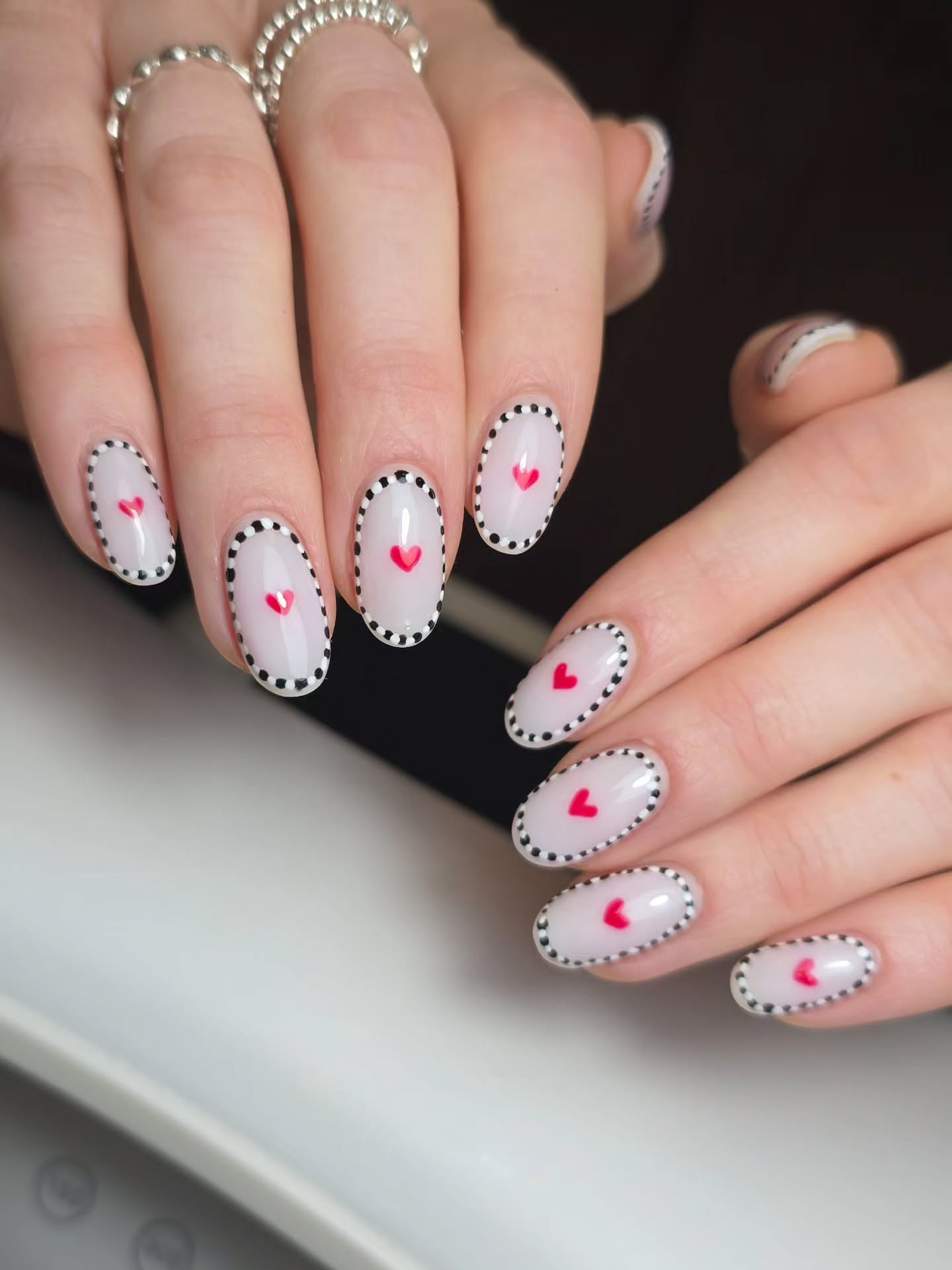 Thought I'd better start posting valentines nails before the month is over 🫠💘.
@nailsbycodiex Builder
@homeofnailart Black & White Detail Paint.
@nailorder Caliente.
#valentinesnails #nailinspo #heart nails
