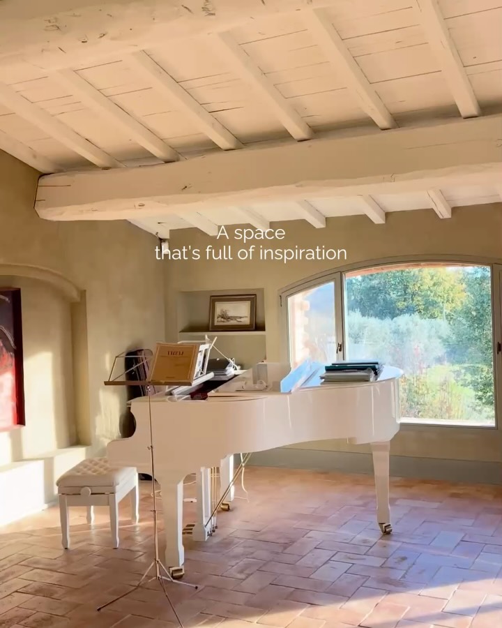 What if your creativity only needs space?
A space that’s full of inspiration.
Where culinary, music, and art want to be explored.
Nature as a source for clear thoughts.
At L’Oliveto we invite you to this space,
that’s bringing us all that.
A space where you can simply be -
and explore your creative energy.
#SlowLiving #RetreatVenue #cookbook