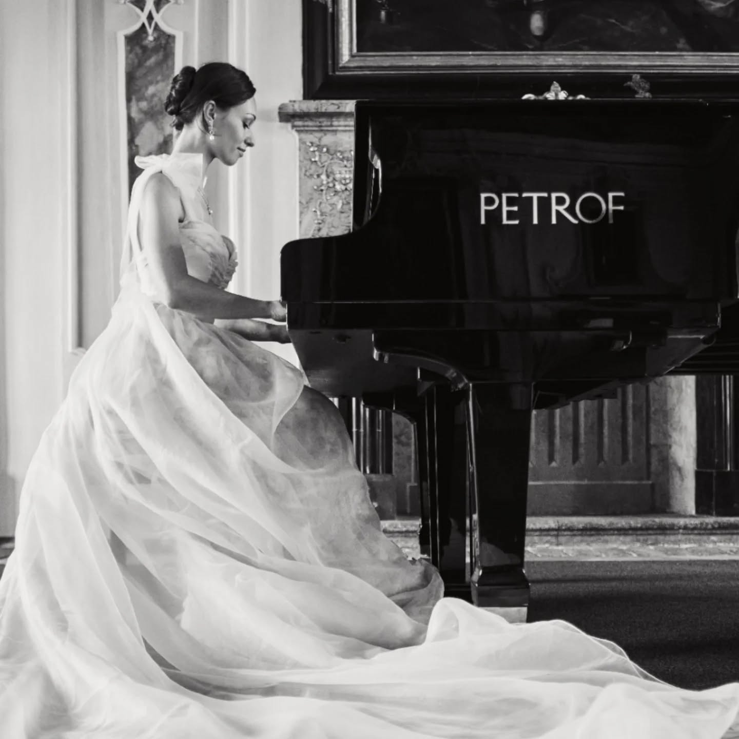 Last year, @nela_winkler organised a wedding editorial and invited me to join as a photographer, together with other amazing wedding professionals. I never shared the results, so here they are! ✨️
CASTING: @nela_winkler
PHOTO: @trnka_tom
VIDEO: @zuzanamazurfoto @tomtroler.studio
MODELS & DANCERS: @mariia_simek & @kuc_matej / @nela_winkler & @lukas__kucera
CHOREOGRAPHY: @shaping_the_unseen
VENUE: @brevnovskyklaster
DECORATIONS: @gabriela_hladikova_floradesign
FLORALS: @storge_velkoobchodkvetin
DRESSES: @a_la_perle
MAKE-UP ARTIST: @jirinkavlkova / @poupatcino
CATERING: @in_catering_cz