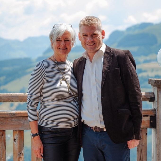 With the brilliant Austrian Wedding Planner, Susanne Dangl @susannedangl 🇦🇹
We have done many weddings together over the years and every time she co-ordinates all aspects of the wedding experience with such warmth, personal touch and professionalism. Susi is simply a joy to work with!❤️
Looking forward to many more weddings together in the beautiful Kitzbühel area and beyond. 🏔️💍
#destinationwedding #heirateninösterreich #austriawedding #weddingplanner #kitzbuhel #kitzski #hochzeit #weddingspeaker #hochzeitsredner #trauredner