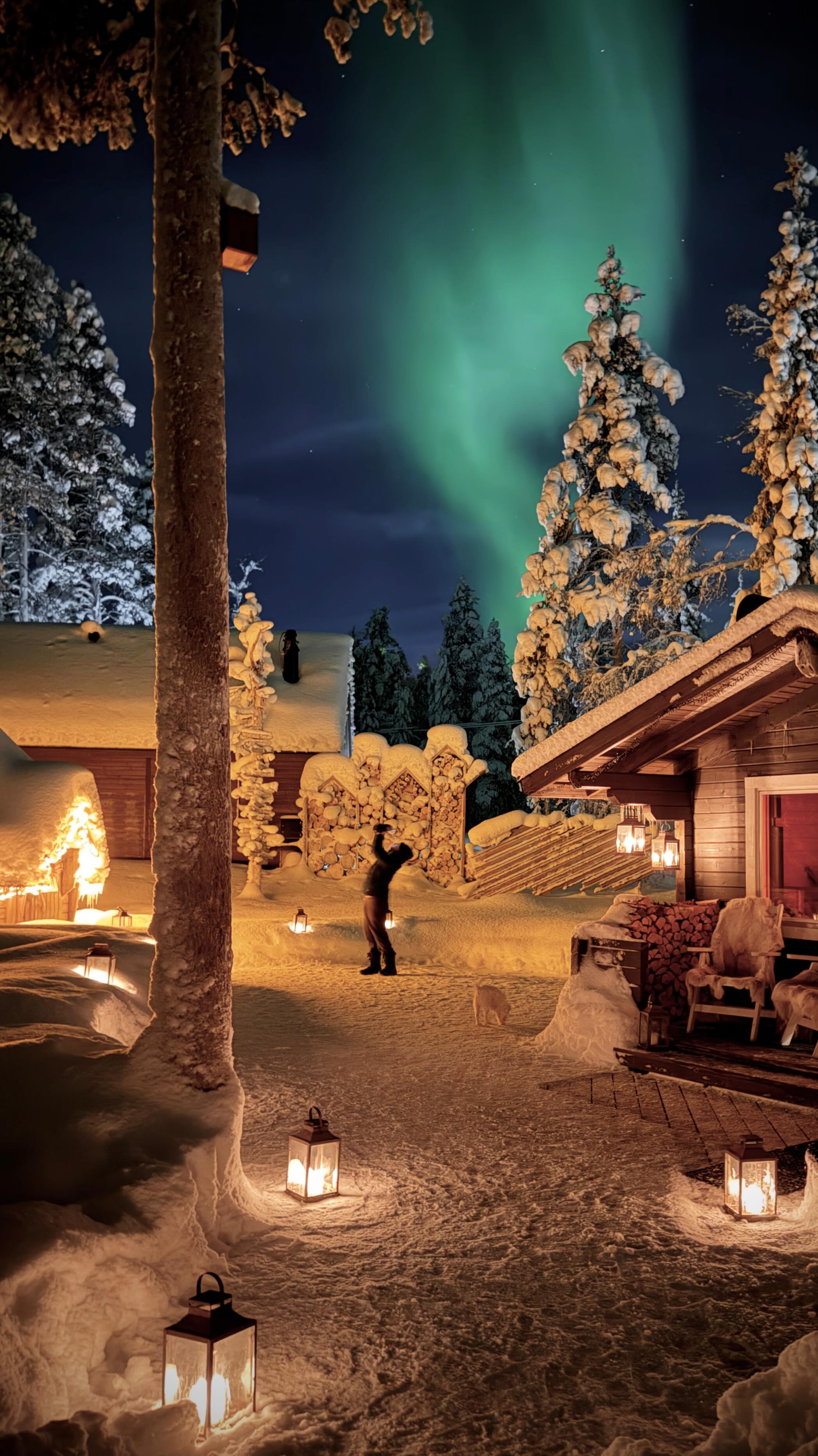 While closing our Arctic Spa tonight Mother Nature was dancing in the sky. How can we go to bed!
📍Levi Foxfires
#finnishlapland #auroraboreale #auroraboreal