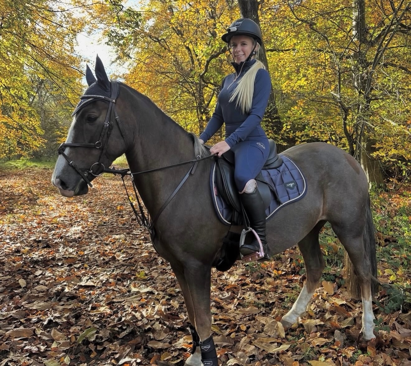 Toni looking stunning in her navy and beige Dakota set 🤎💙
Paired perfectly with her custom DeNiro boots, designed and ordered right here at Westleighs!
Shop Toni’s full look online or visit us in-store to create your own ✨
#WestleighsStyle #EquestrianFashion #DeNiroBoots