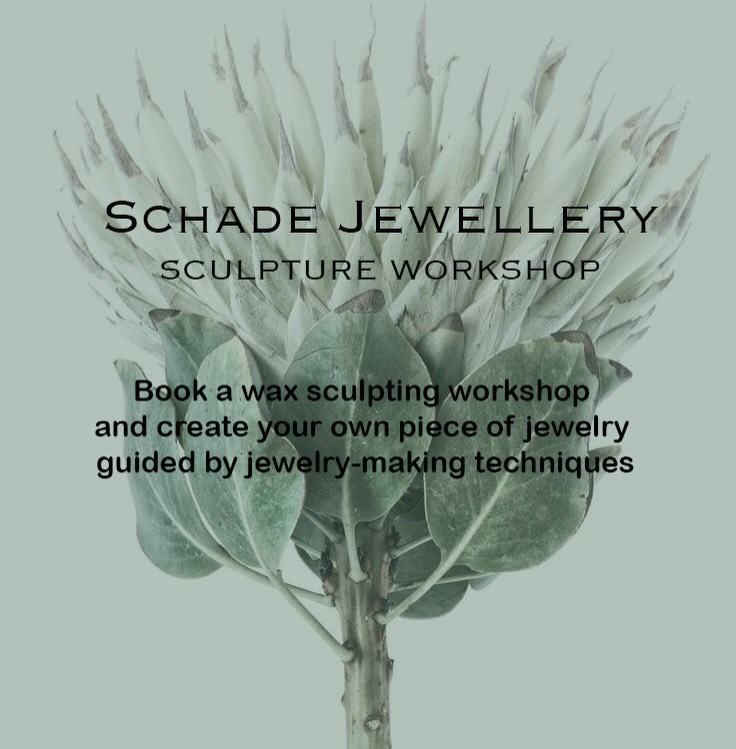 ✨Découvrez nos ateliers de sculpture sur cire : une immersion dans le savoir-faire joaillier pour créer votre bijou.
Les ateliers Sculpture et Masterpiece peuvent être réservés directement sur notre site.
Pour tout renseignement, vous pouvez également nous téléphoner au 0142549879
✨
Discover our wax sculpting workshops: an immersion in the art of jewelry making to create your own piece.
The Sculpture and Masterpiece workshops can be booked directly on our website.
For any further information, you can also email us at contact@schadejewellery.com