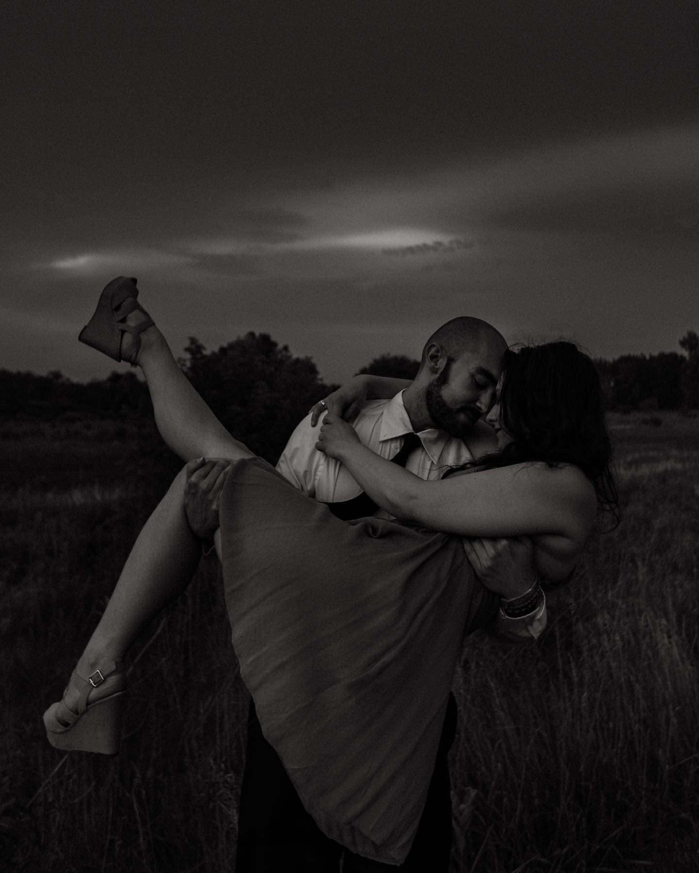 yay for cute friends down to shoot when im feeling impulsive. heyyyy, hire ya girl! 🖤 thank you dan and sarah 😍