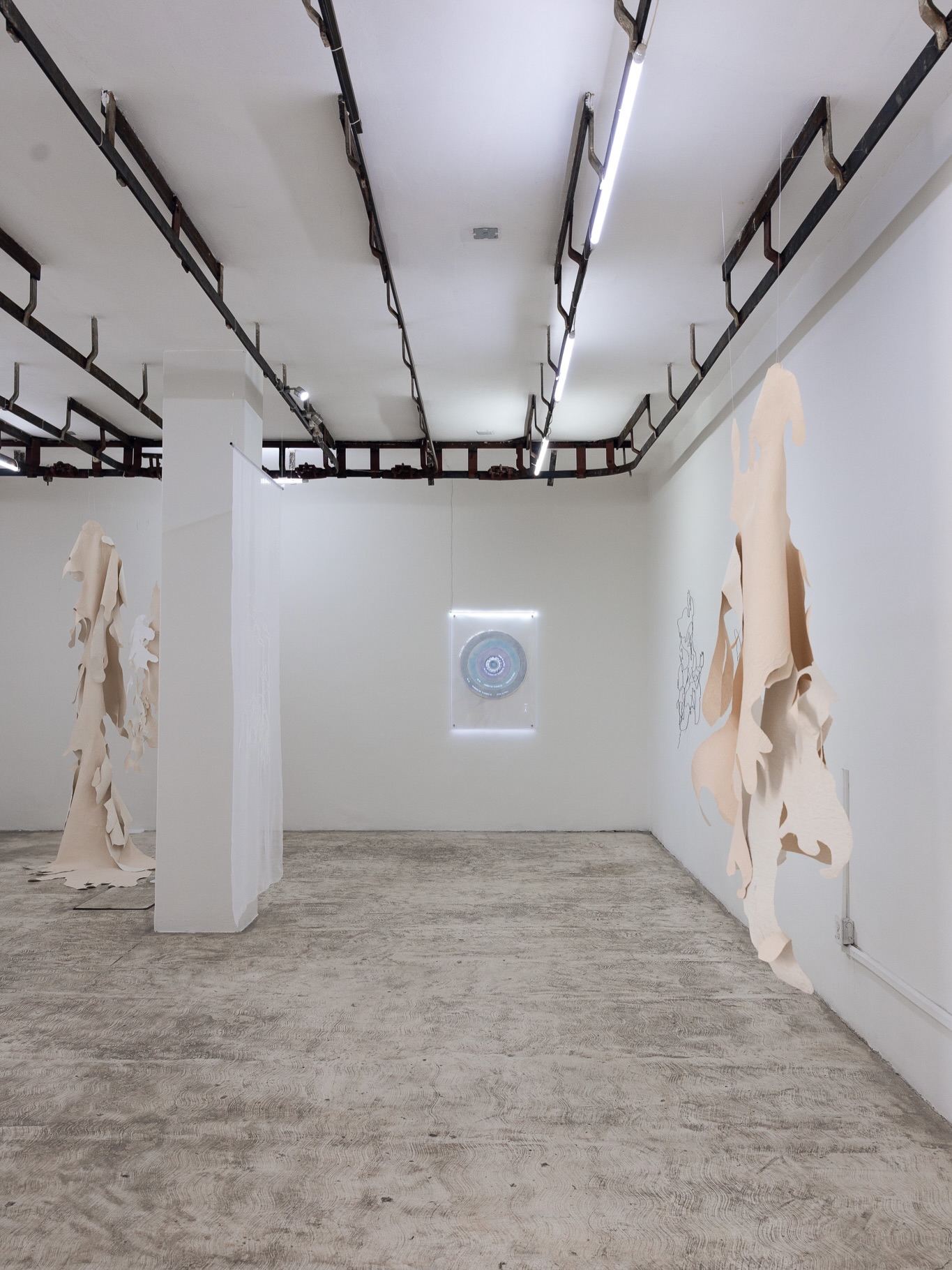 Te invitamos a recorrer la exposición Entramados sensibles de Fernanda Almanza, ya disponible en Córdoba Lab.
@nna_de_agua
Visita la exposición del 30 de Enero al 27 de Marzo 🗓️
📍 Córdoba Lab
Barrio de Jalatlaco
Calle 5 de Mayo 217, Oaxaca
.
.
.
#exposiciondearte #artecontemporaneo #dibujoypintura #arteoaxaca #galeriadearte