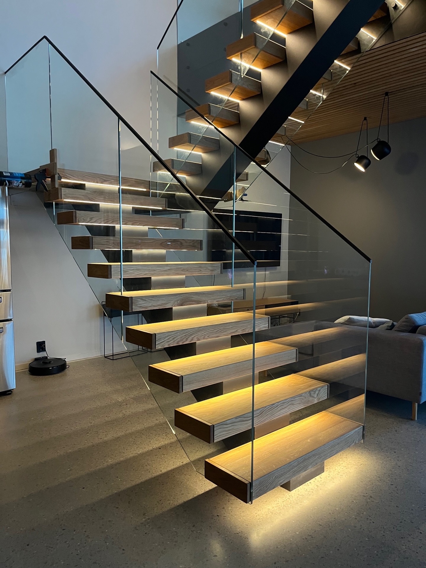 Beautiful in the evening, beautiful in the morning :)
#staircasefriday #stairsdesign #staircasedesign #trapp #modernehjem