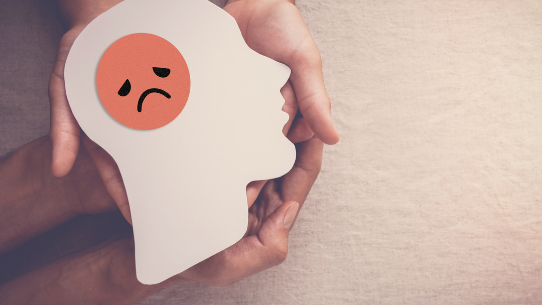 If your body still feels on edge, it doesn’t mean you’re failing.
It usually means your nervous system is still protecting you.
Trauma doesn’t always show up as a clear memory.
Sometimes it shows up as tight shoulders, a racing heart, jaw clenching, gut drops, insomnia, panic, or feeling numb.
That’s not “too sensitive.”
That’s survival wiring.
A simple place to start today:
Put one hand on your chest and one on your belly.
Inhale for 4. Exhale for 6.
Do 5 slow rounds and let your exhale tell your body: “I’m here. I’m safe enough right now.”
And if you’re ready for deeper healing, therapies like IFS, EMDR, and ART can help your brain and body process what got stuck—so the present starts to feel like the present.
You’re not broken. You’re protected. 🤍
Save this for later + share with someone who needs it.
Link in bio to learn more about therapy at Be Well Collective.
#somatichealing #nervoussystemregulation #traumainformed #emdrtherapy #acceleratedresolutiontherapy #ifs #anxietyrelief #healingjourney #bewellcollective