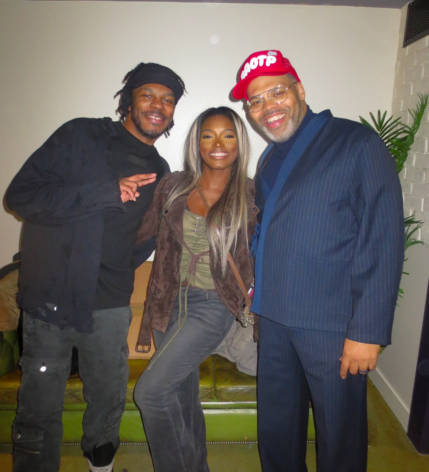 ✨ ERIC ROBERSON ✨ Seeing perform live was a dream come true. From burning his songs onto CDs 📀 in my teens to cheering him on in person. It’s a full circle moment I’ll cherish forever.
Here’s to all the artists who inspire us every day. 👏🏾
🎫 🎶: @erro44