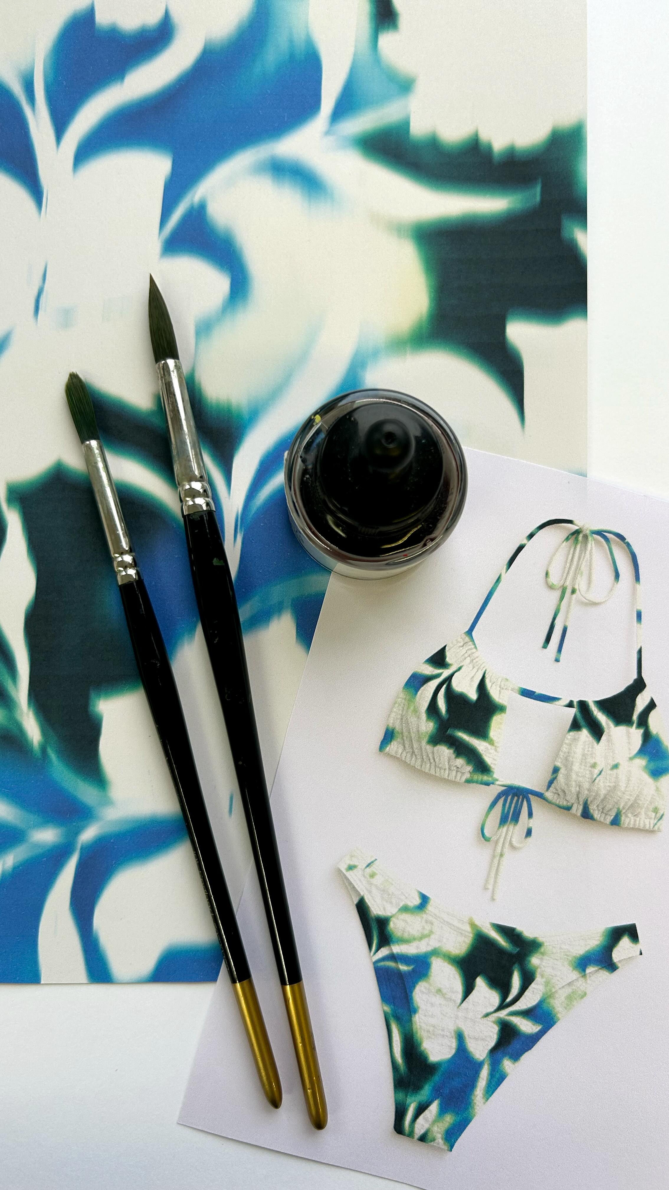 Design an abstract swimwear floral with me 💙
#printdesigner #freelanceprintdesigner #surfacepatterndesign #swimwearprint #swimwearprintdesigner