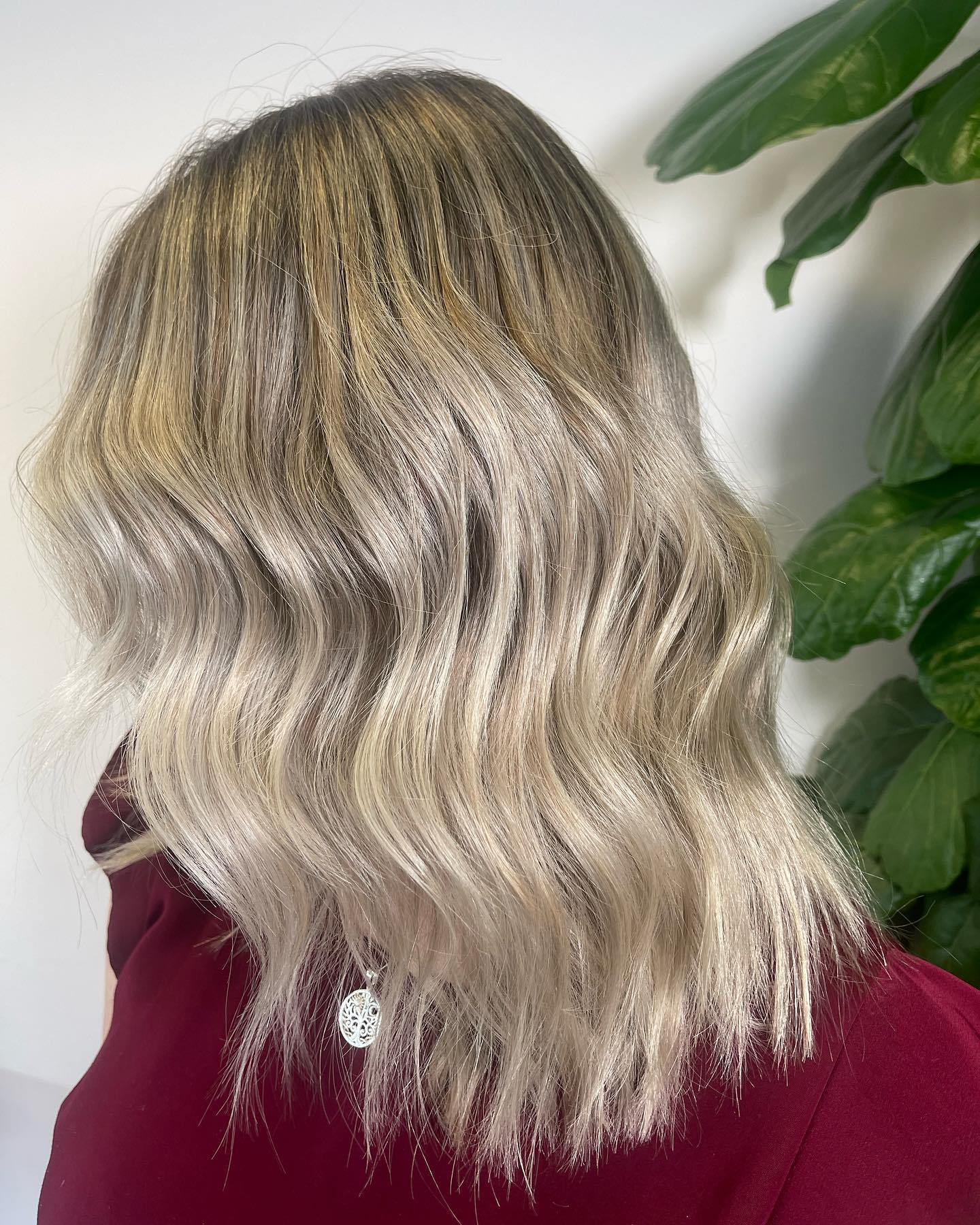 Seamless #livedinblonde created for one of our lovely clients.
DM us for a consultation and let let us help you achieve all your #hairgoals
#leichhardtcommunity #leichhardt #2040 #sydneyhairdresser #blondespecialistsydney
