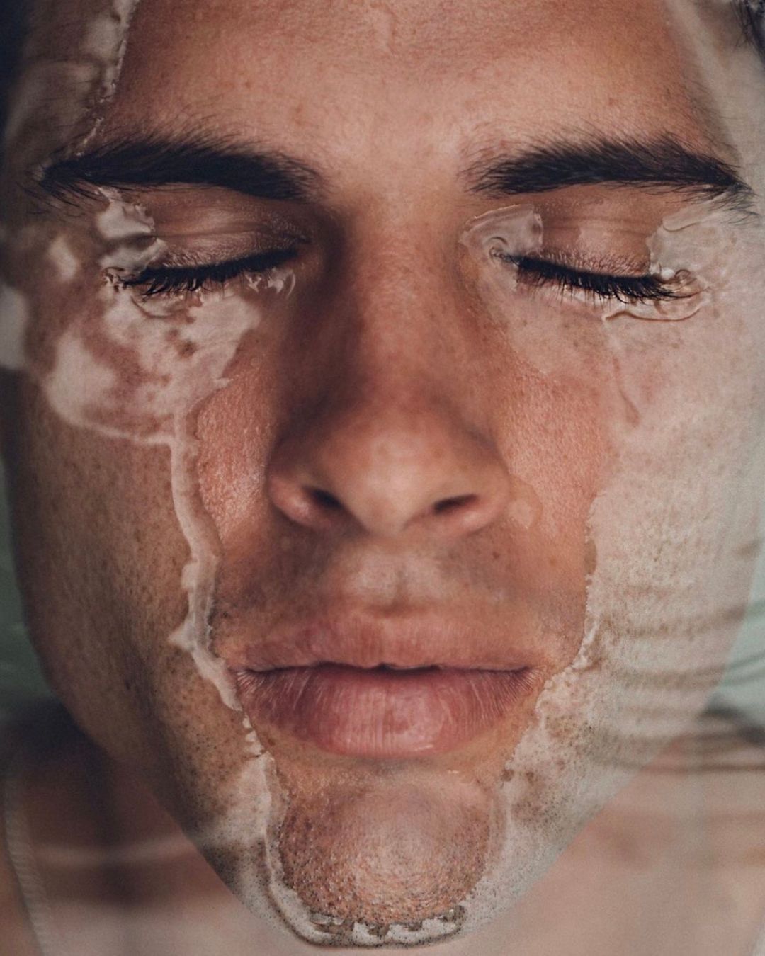 The cold asks one thing first: your breath.
Controlled breathing tells the nervous system it is safe - slowing the stress response, steadying the body, and turning discomfort into calm.
This is how the plunge becomes empowering, not overwhelming.