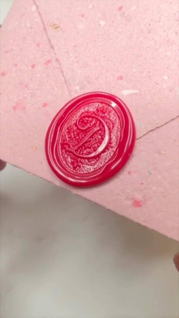 My orders for this Valentine’s have all been about a personal touch and I’m here for it!✨
Just like Liahona’s order, who ordered from our Alphabet Cursive range in our Lipstick Red sealing colour - such a gorgeous touch!
Wishing all who are celebrating a very happy Valentine’s weekend! 😉❤️
#LoveValentines #WaxSeal #LipstickRed #WaxSealVideo