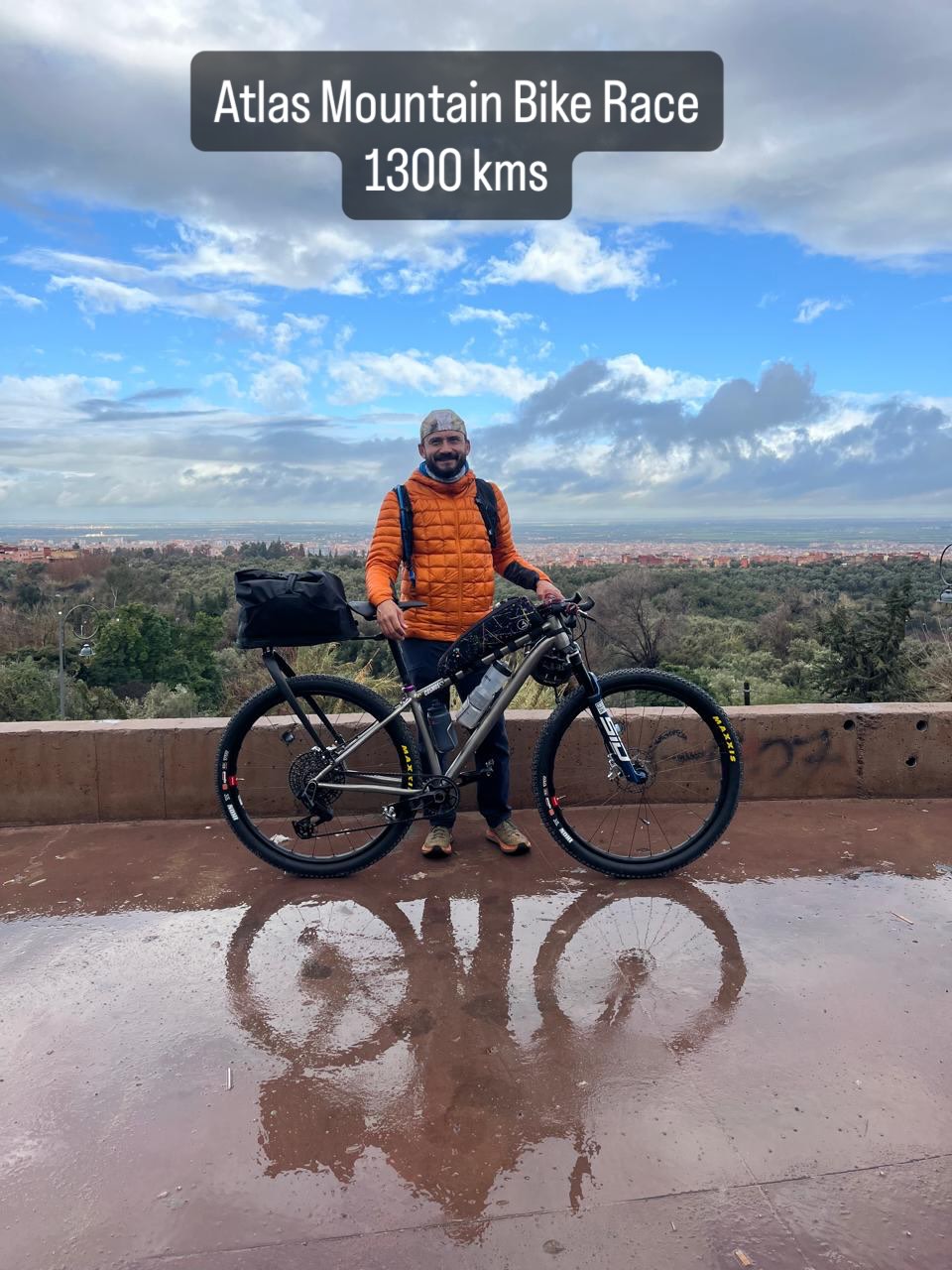 @francisco_sevilla_carrion Presente en el @atlasmountainrace en Marruecos.
Francisco es de los ciclistas pioneros en carreras de Ultradistancia en Ecuador. Como parte de su perfil como ciclista ha corrido la 3 Volcanes y A La Coast, en Ecuador. También es el primer ecuatoriano en participar y terminar el Tour Dive. Ahora es el primero en participar en el Atlas Mountain Race. @atlasmountainrace es una de las carreras más exigentes del planeta que atraviesa la cordillera Atlas en Marruecos 🇲🇦.
Le deseamos la mejor de las suertes y estaremos siguiendo su progreso en los próximos 1300
Kms.
Pueden seguir el recorrido a través del siguiente link:https://amr26.maprogress.com/
