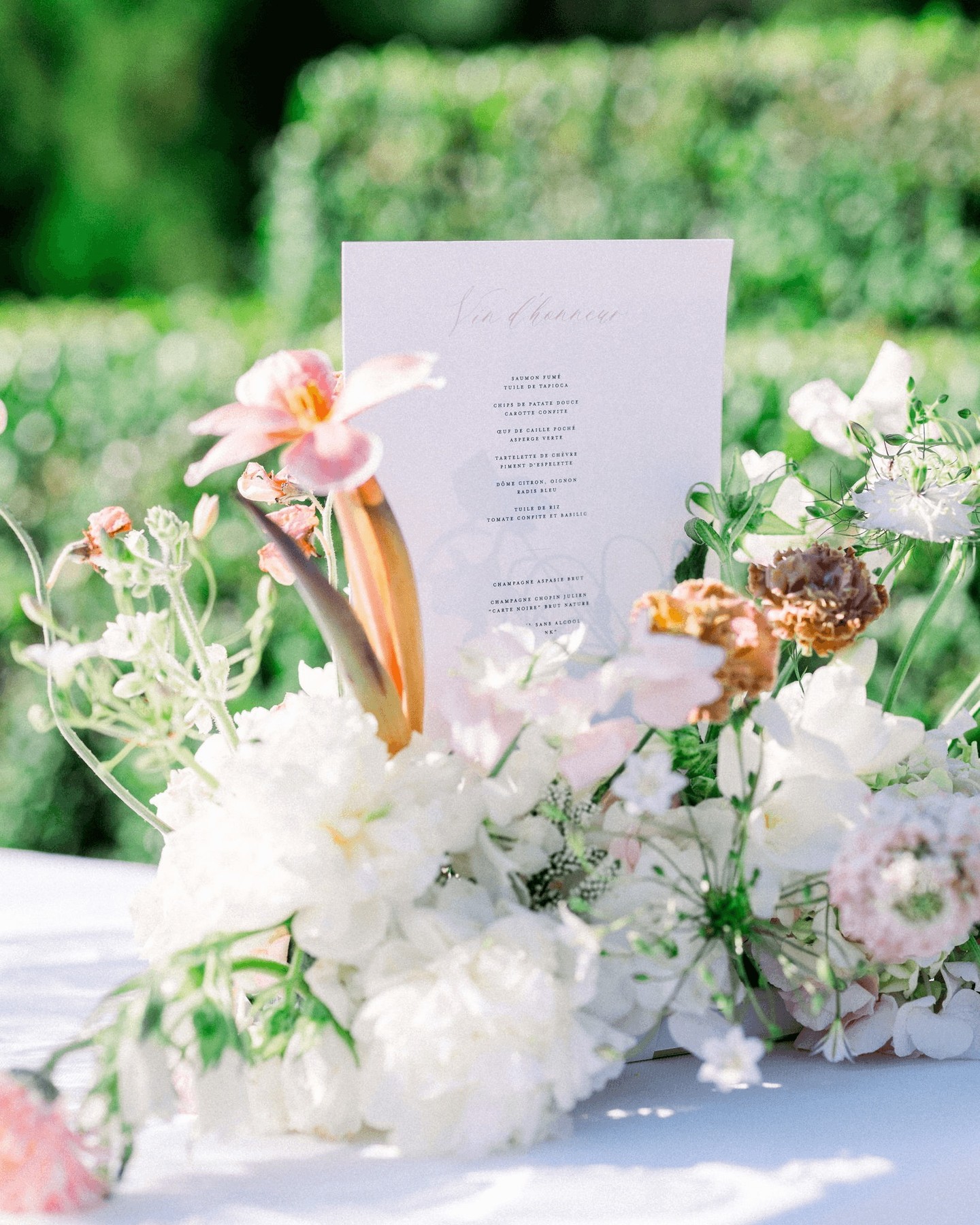 Working with the bride and groom to design their wedding stationery is what we call the stationery suite ✍️
Often inspired by the invitations, the stationery suite brings together all the elements that will be used to decorate the tables at the reception or cocktail party 🍸️
@mc2monamour_paris @chateaudecourcelles @tristanperrierphotographe @be.one.paris.florist @recreation_officiel
wedding planner - wedding planner paris - decoration mariage - wedding design - wedding decor - wedding flowers - château - placeholder