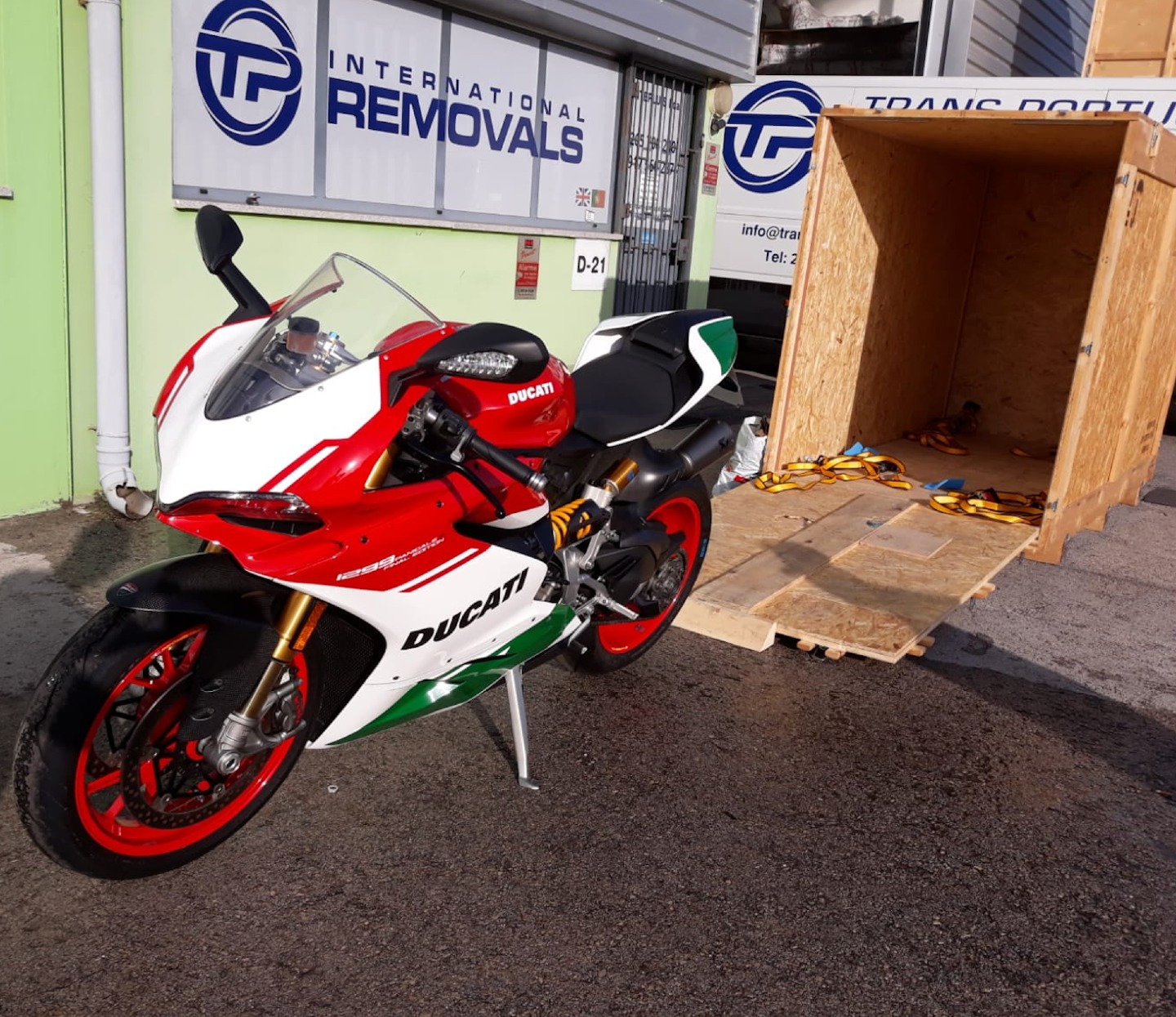 Secure vehicle shipping you can trust 🏍️🔒
From motorbikes to classic cars, we pack, crate and transport your vehicle safely and professionally.
Reach out to our team via phone or email for a free quote ✅
LONDON OFFICE
22-24 Homecroft Rd, London, N22 5EL, United Kingdom
0208 807 6677
PORTUGAL OFFICE
Inter Luis
Estrada Nacional 10
Centro Empresario Sado Internacional
Armazem D21, 2910-835 Setúbal
00 351 265 708 240
info@tp-internationalremovals.co.uk
#homeremovals #movingcompany #relocationexperts #movingtotheuk #vehicleshipping