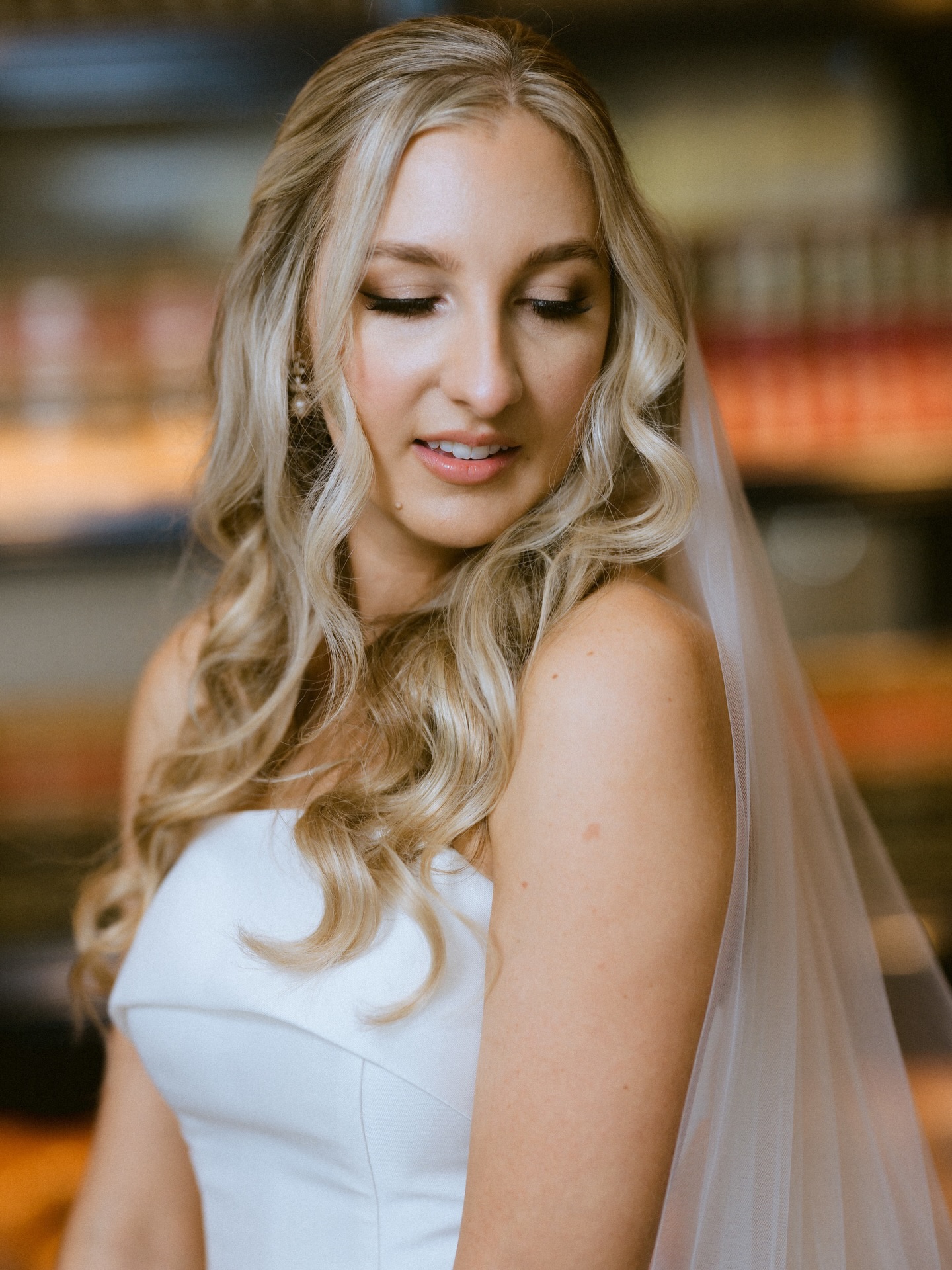 Our opinion: There’s no “perfect bridal look.” Only your perfect version of yourself. 💫
We don’t create a dramatic transformation. We craft calm, confident mornings where your natural beauty shines; in motion, in photos, and in every quiet moment before your day begins.
Want a bridal morning designed to protect your peace?
Apply via the link in bio — limited spots for 2026.
#ChicagoBrides #ChicagoWeddingBeauty #ChicagoWeddingMakeup #ChicagoWeddingHair
Photos by @noelleadamsphoto