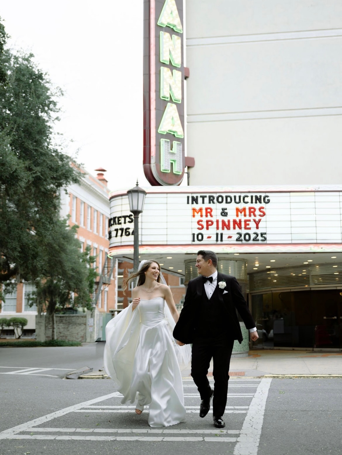 Sam & Logan 🖤
Photographer: @ashleecphotography
Venue: @perrylanehotel
Florist: @ivoryandbeau
HMU: @royalmakeupandhair
Officiant: @reverendjoewadas
DJ: @allaboutyouentertainment
Planners: US
#savannahwedding #georgiawedding #lowcountrywedding #weddingphotography #rooftopwedding