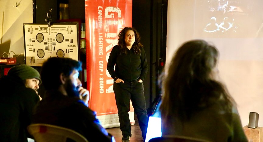 🎬 ערב השראה בגליקסון
אתמול אירחנו מאסטר־קלאס עם דניאלה נוביץ —
כיף גדול לראות חדר מלא אנשים
שחיים צילום ויצירה.
תודה לדניאלה
ותודה לכל מי שהגיע 🙏
מחכים כבר לפעם הבאה 😉