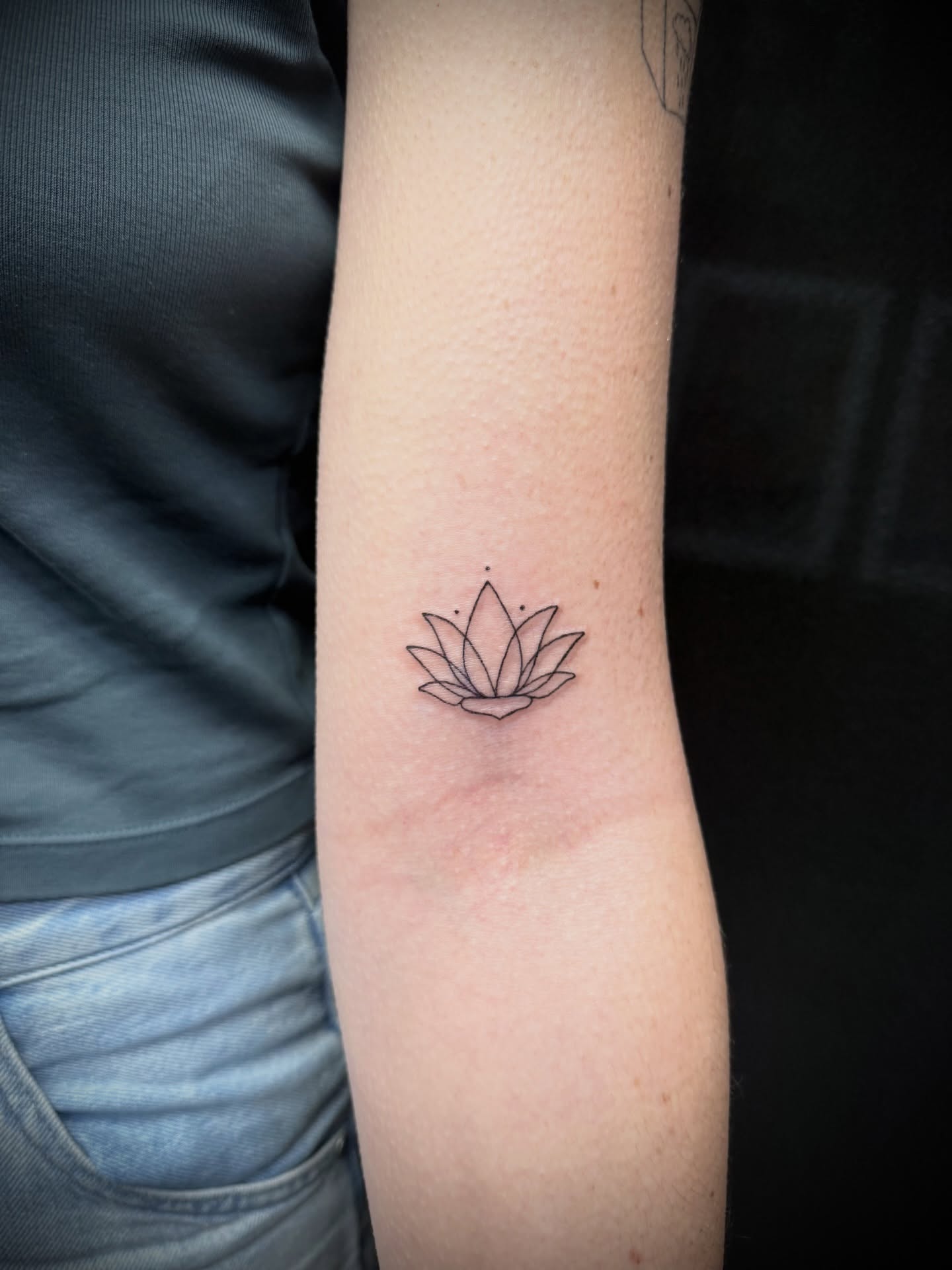 Thank you to everyone who came in to our Friday the 13th flash event! It was such a fun time meeting so many new people and some of our lovely longtime clients too! Thank you to everyone’s patience!
-
There is another Friday the 13th in March… hope to see you then!
-
#fridaythe13thtattoo #triplegoddesstattoos #papercranestudio #witchytattoo #botanicaltattoo