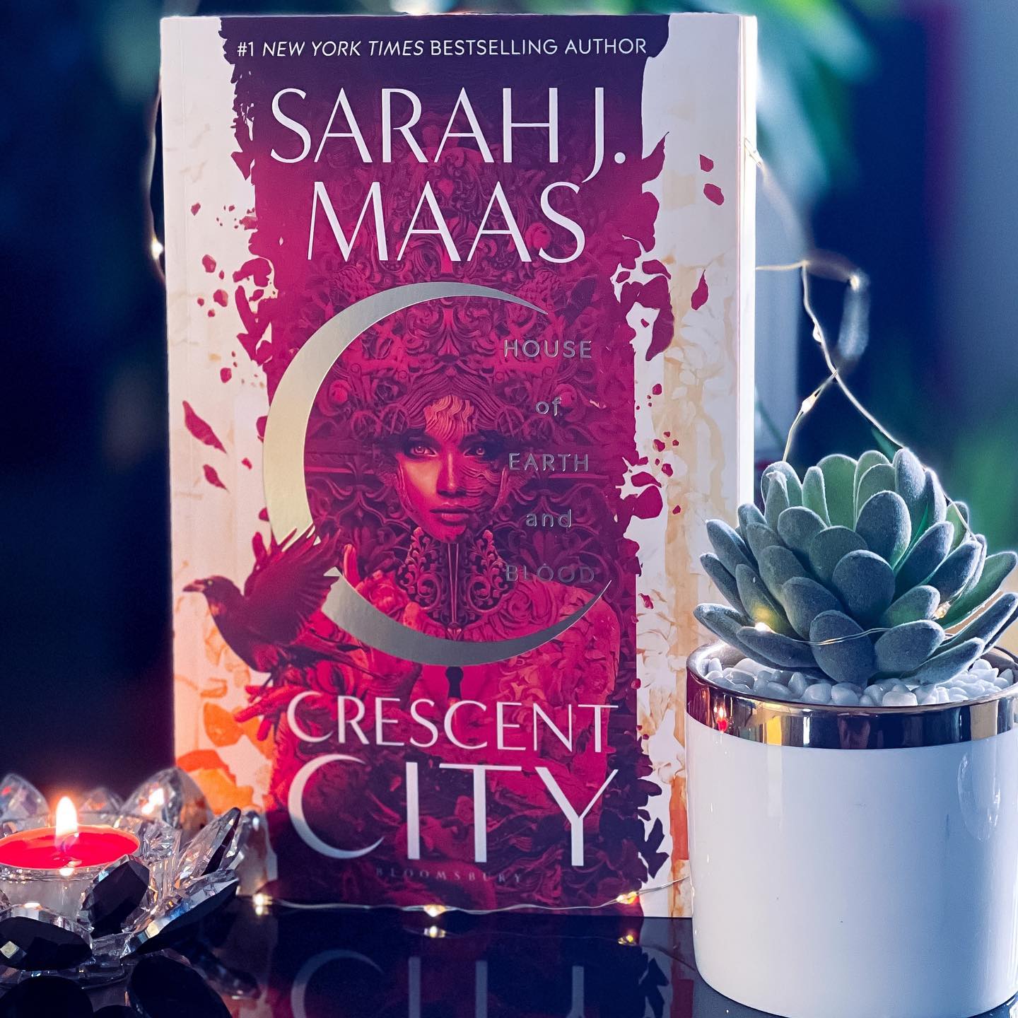 First of all, I looove this cover! It's beautiful and detailed with its red color and gold accents. 😍
Even though it took me a while to get into it, I loved the story. There was just too much information being introduced in a short amount of time.
Characters, names, hierarchies, history of the world the book is set in... just too much all at once. In my head I was like girl, slow it down a bit and lemme get used to things one info at a time, please.
Not gonna lie, it dragged a bit in the beginning but once it hit about 40%, it started to pick up real fast. Suddenly there was one twist after another and I was glued to the pages, reading looong into the night, even though I had work the next day. I just couldn't stop! I flew through the second half of the book, not even stopping to highlight some quotes, which says a lot because I always highlight quotes when I'm into the book.
Sarah J. Maas has written this story with lots of layers For Bryce and Hunt and well-developed side characters as well. Would definitely recommend reading this one!